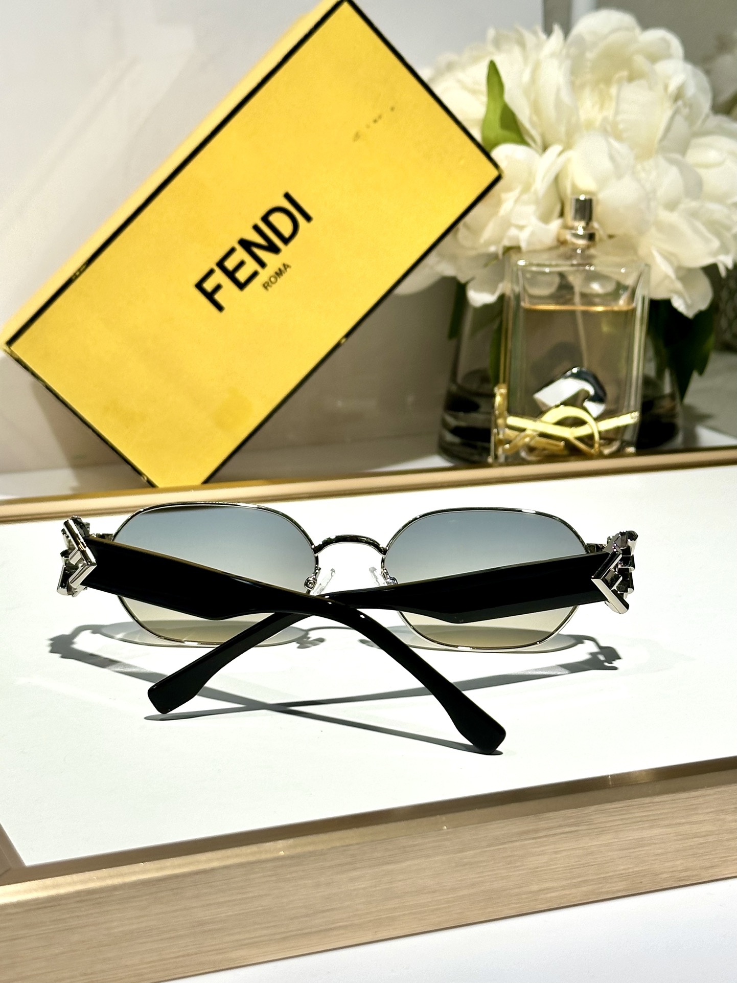 ￼ Fendi*
MOD FE40148l 
Size56-19-140

