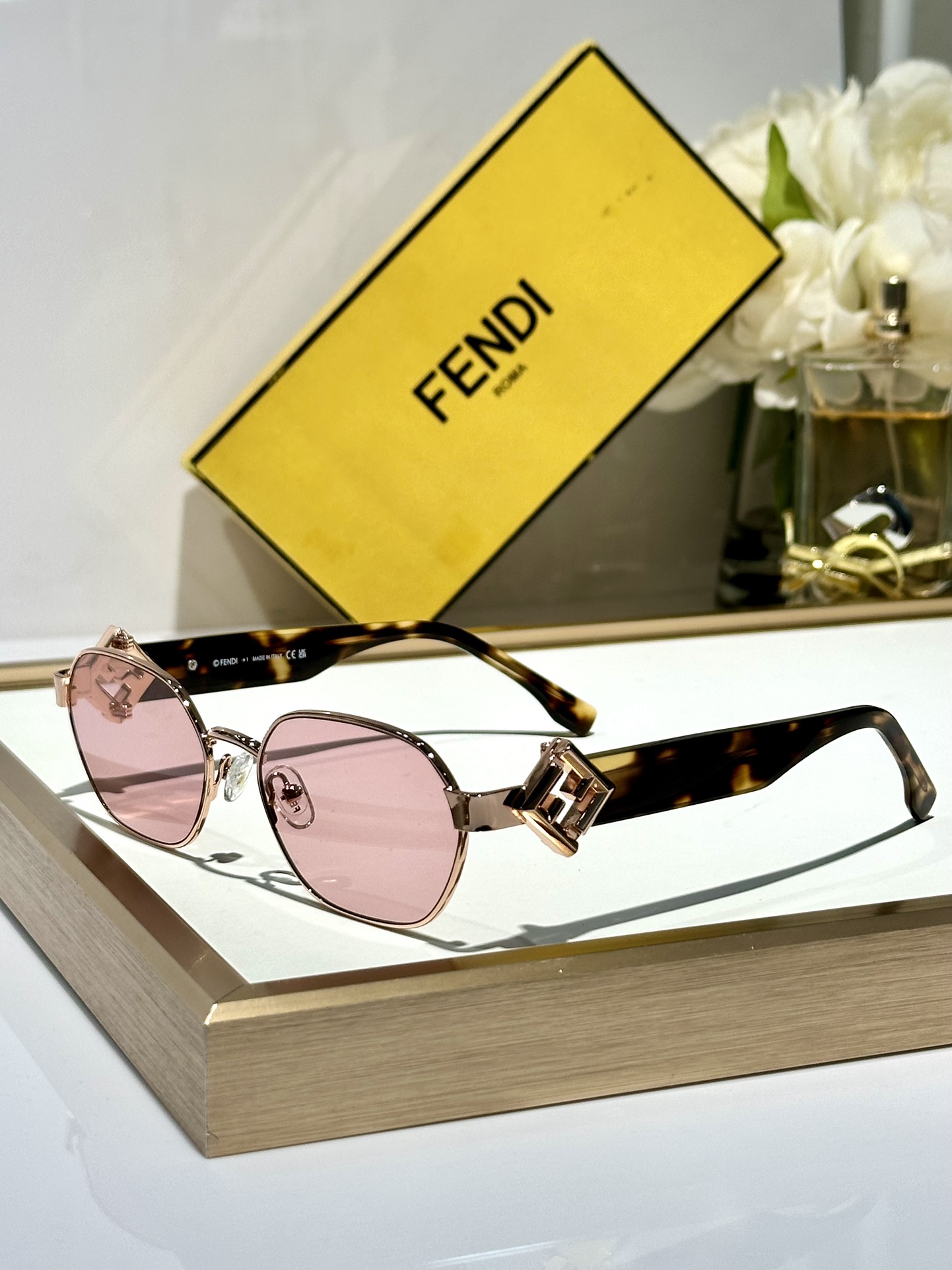 ￼ Fendi*
MOD FE40148l 
Size56-19-140

