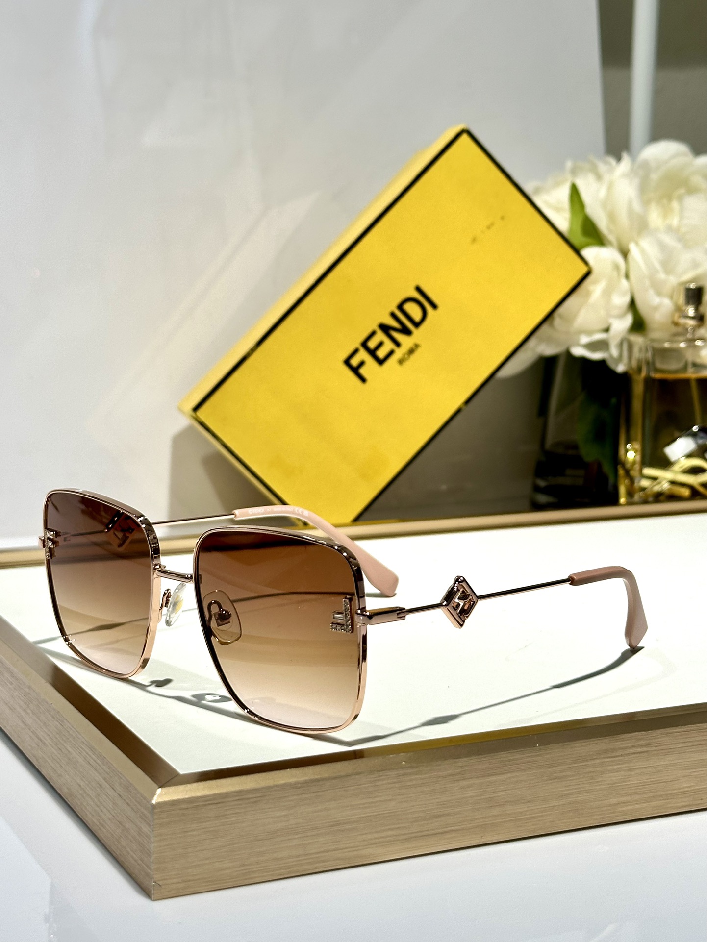 ￼  Fendi*
MOD FE40149U
Size58-19-140

