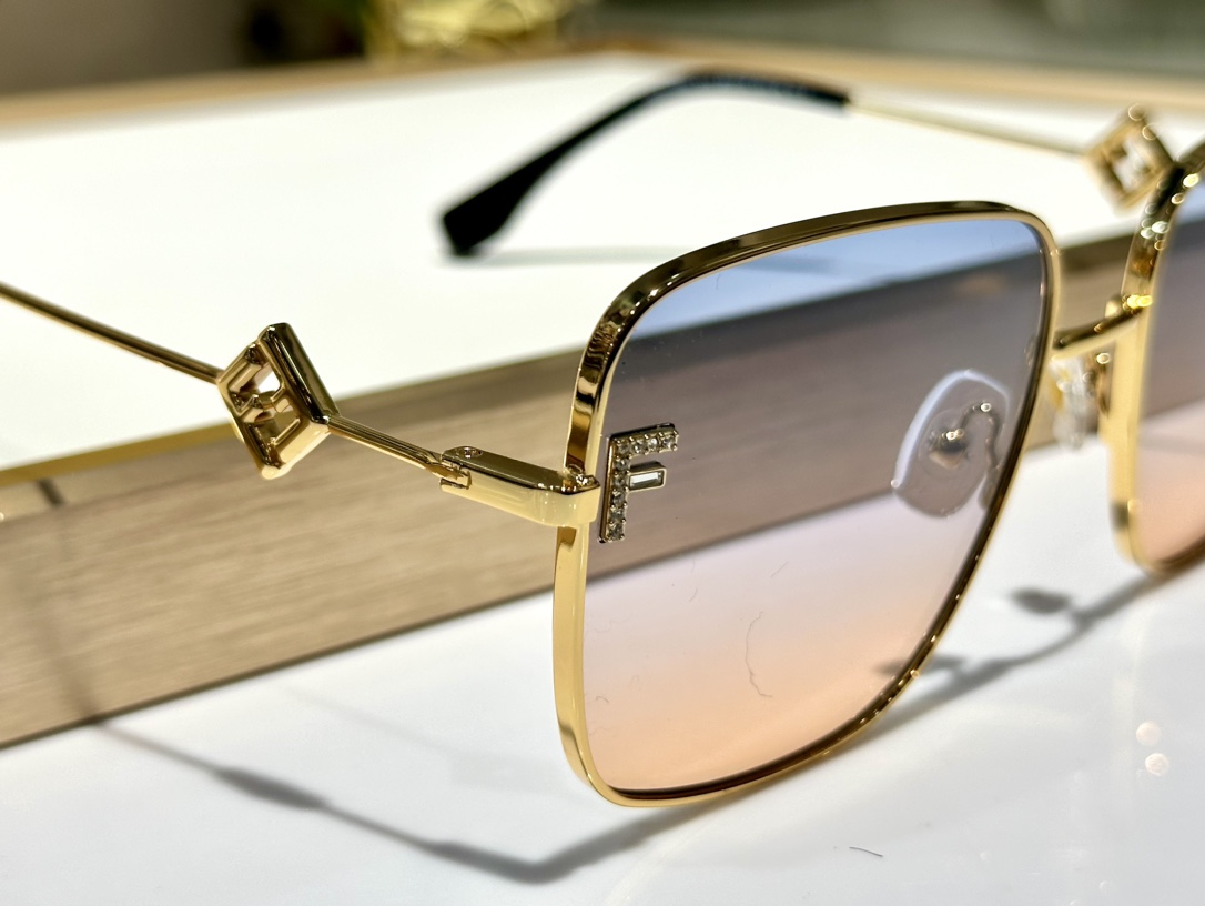 ￼  Fendi*
MOD FE40149U
Size58-19-140

