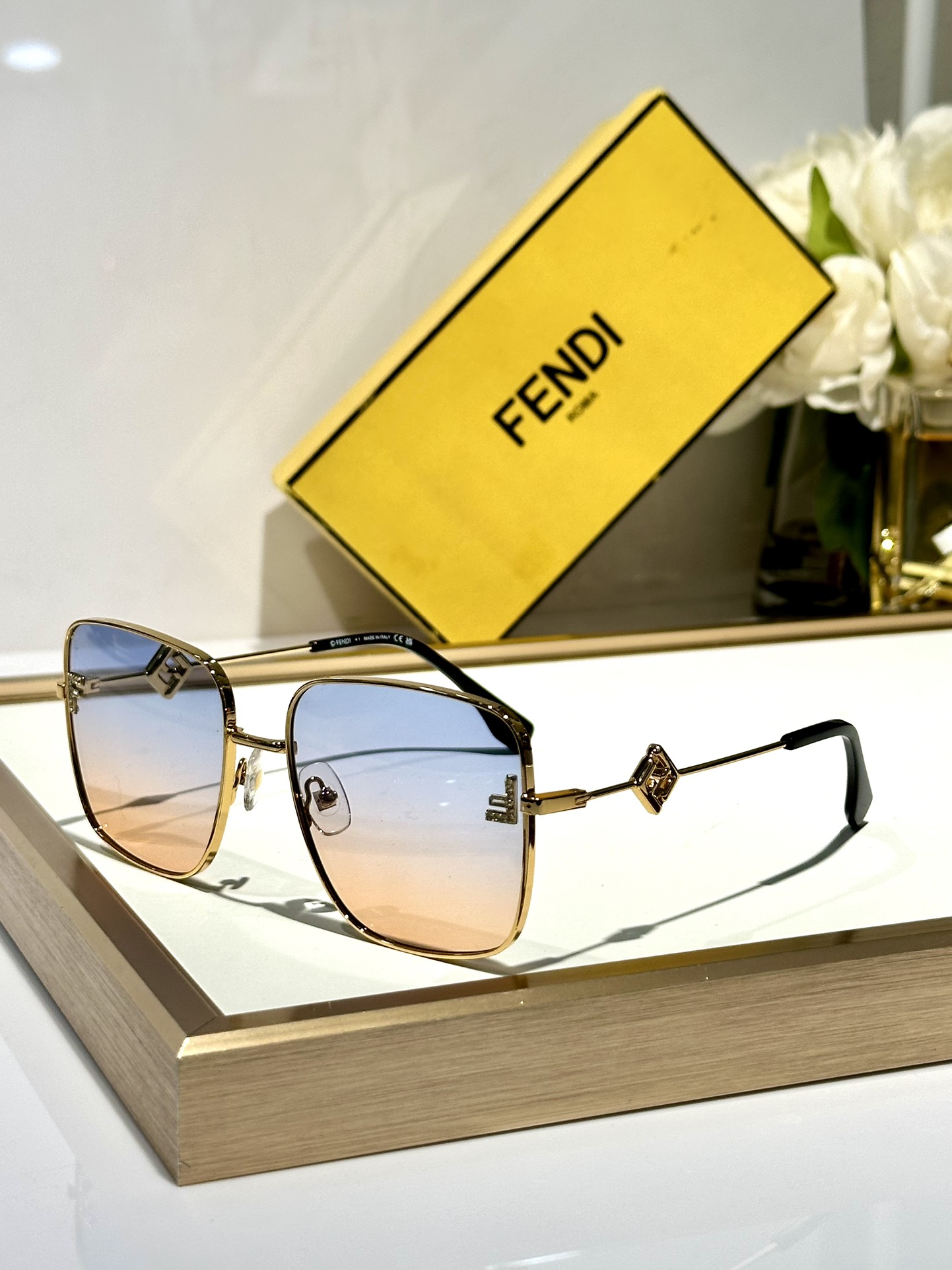 ￼  Fendi*
MOD FE40149U
Size58-19-140

