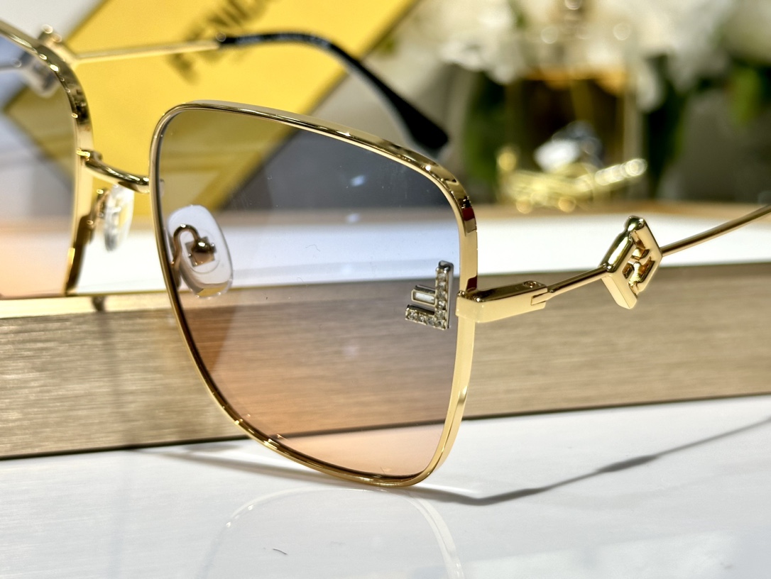 ￼  Fendi*
MOD FE40149U
Size58-19-140

