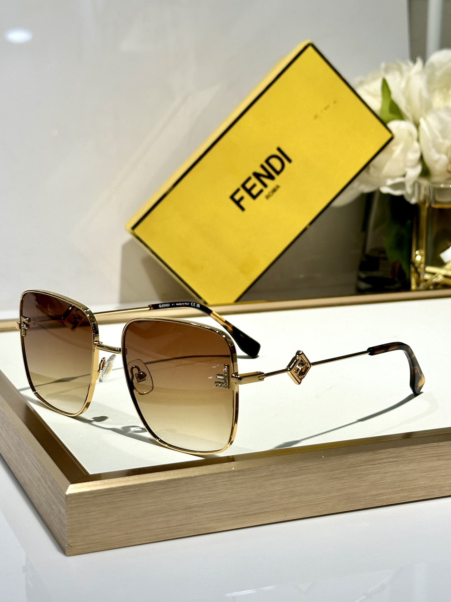 ￼  Fendi*
MOD FE40149U
Size58-19-140

