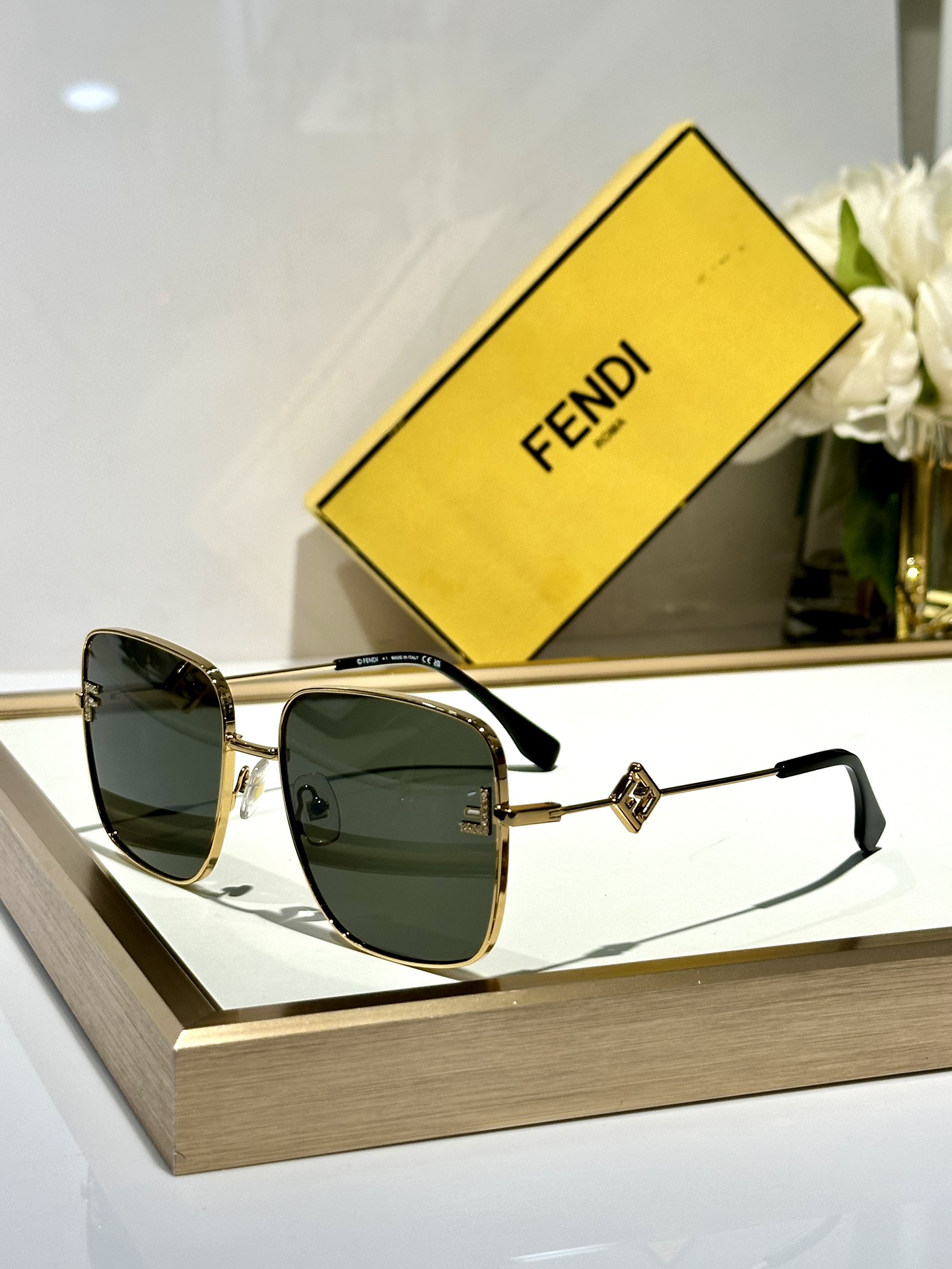 ￼  Fendi*
MOD FE40149U
Size58-19-140

