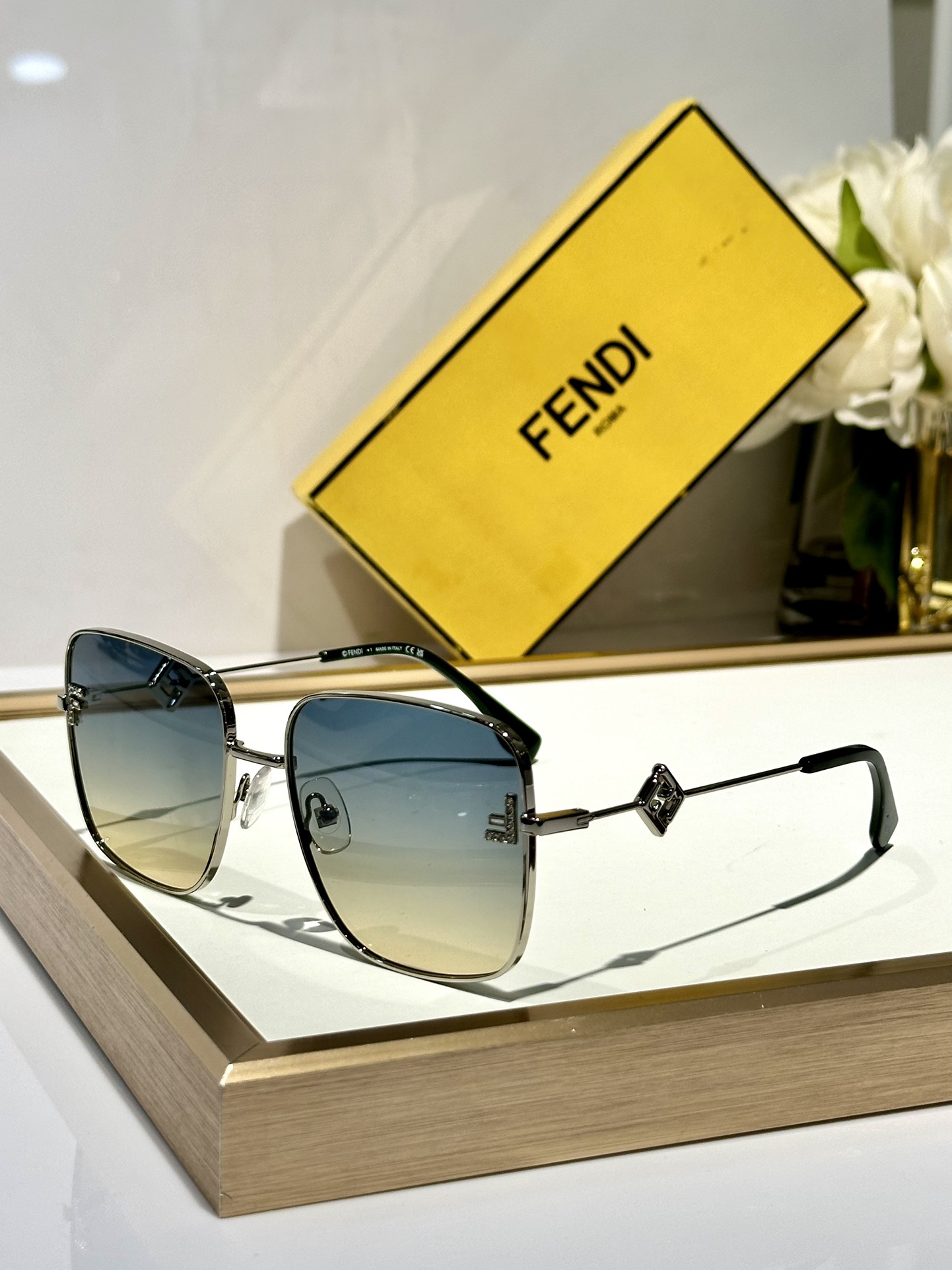 ￼  Fendi*
MOD FE40149U
Size58-19-140

