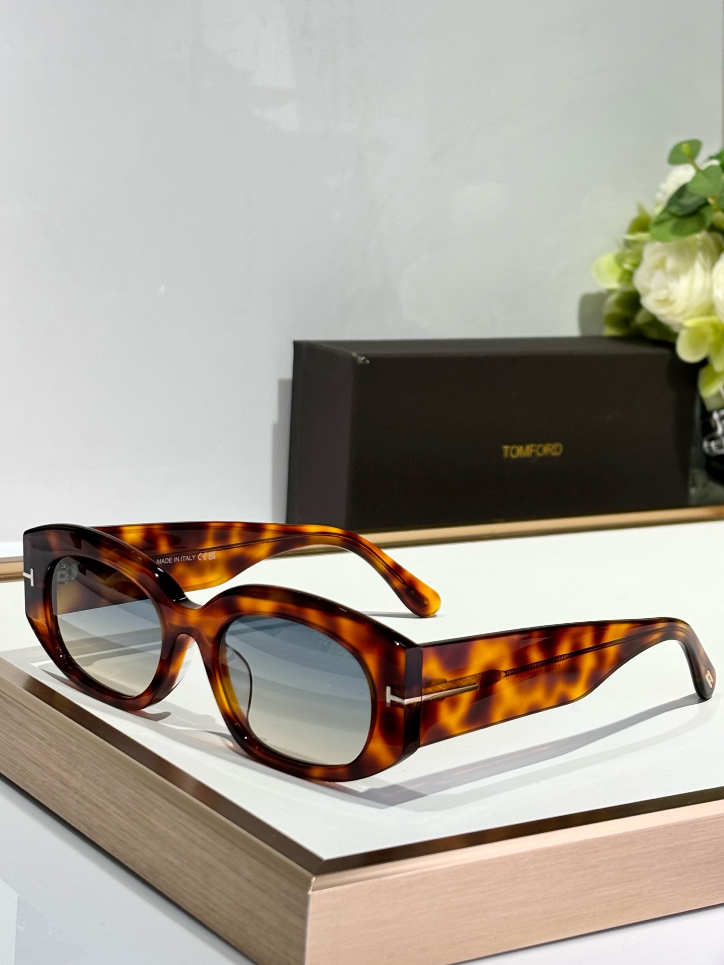 ￼  TOMFORD 
MODCIELLE FT1187
Size52-20-140

