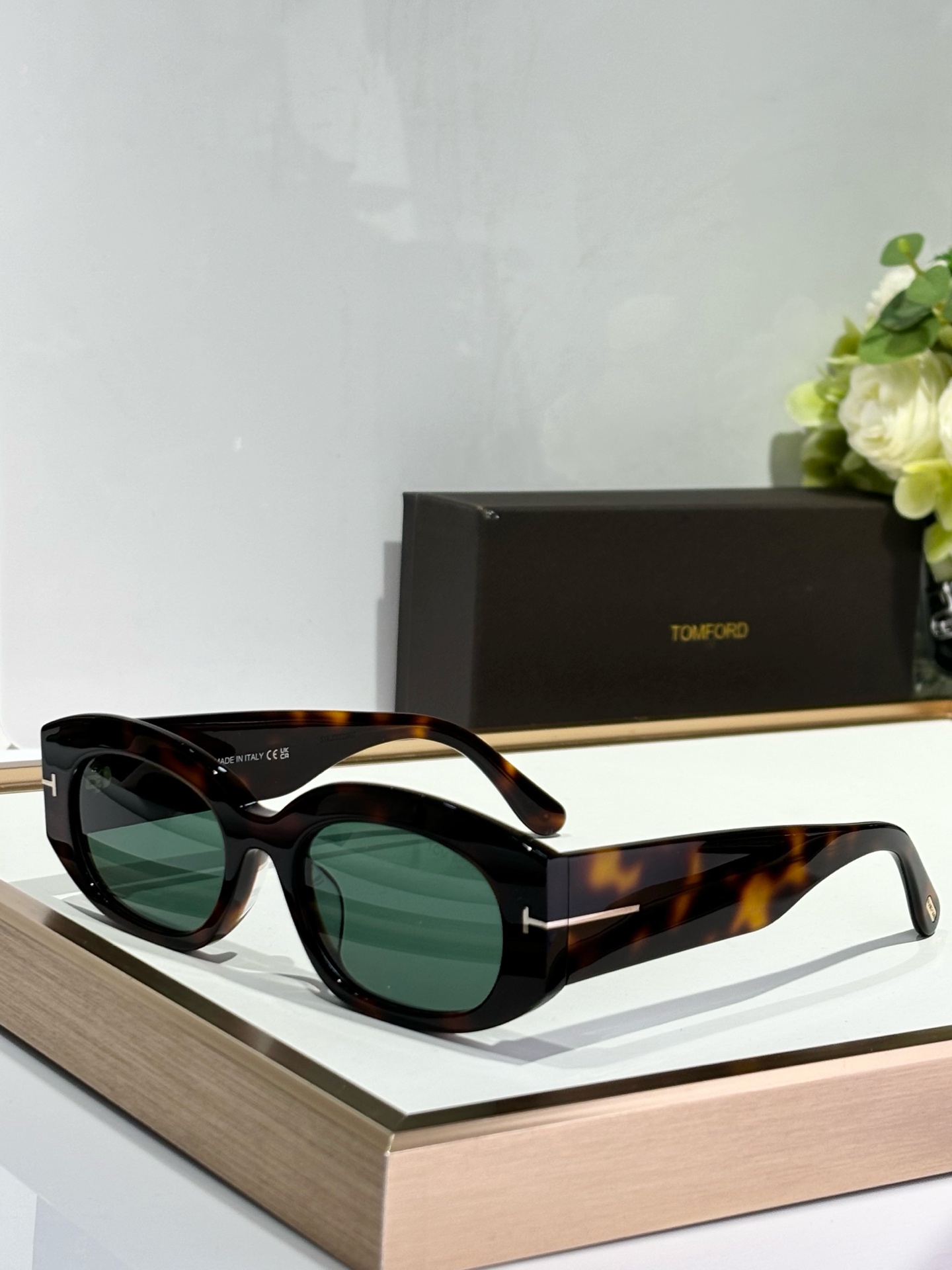 ￼  TOMFORD 
MODCIELLE FT1187
Size52-20-140
