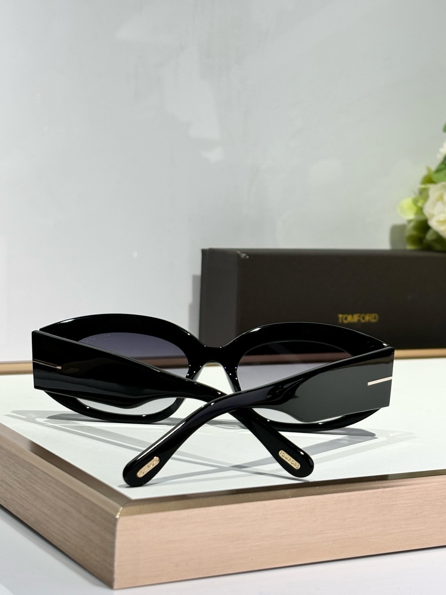 ￼  TOMFORD 
MODCIELLE FT1187
Size52-20-140
