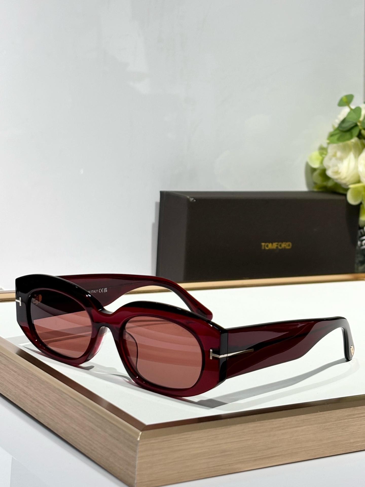 ￼  TOMFORD 
MODCIELLE FT1187
Size52-20-140
