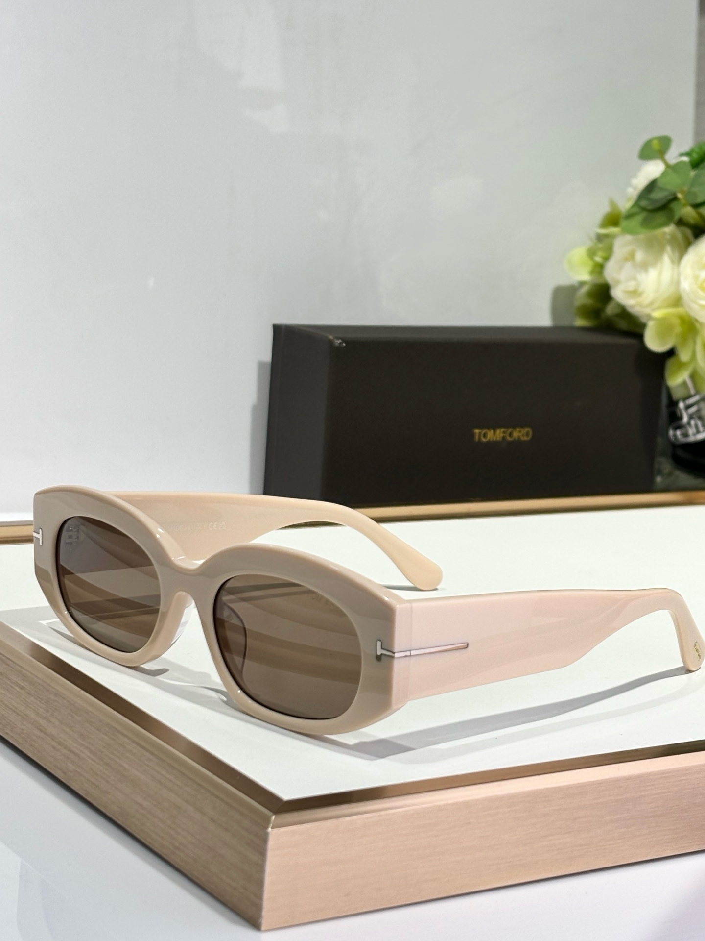￼  TOMFORD 
MODCIELLE FT1187
Size52-20-140
