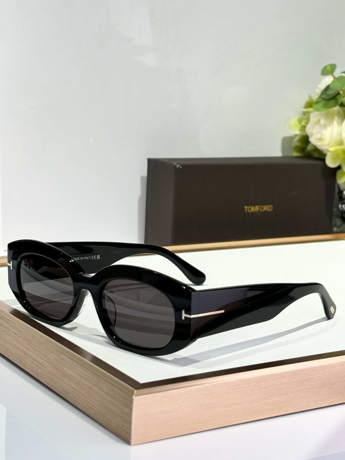 ￼  TOMFORD 
MODCIELLE FT1187
Size52-20-140

