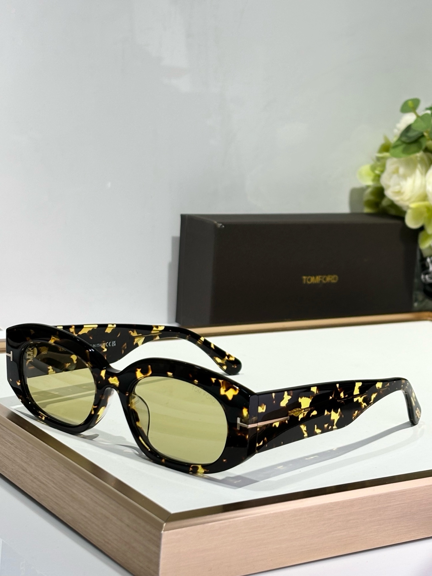 ￼  TOMFORD 
MODCIELLE FT1187
Size52-20-140
