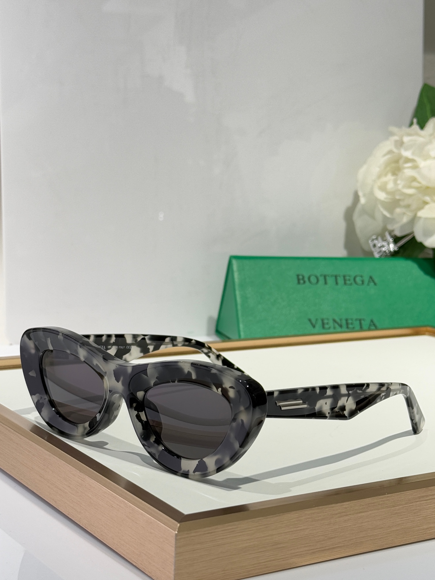  BOTTEGA VENETA
MOA：BV1325S
Size：51-22-140

