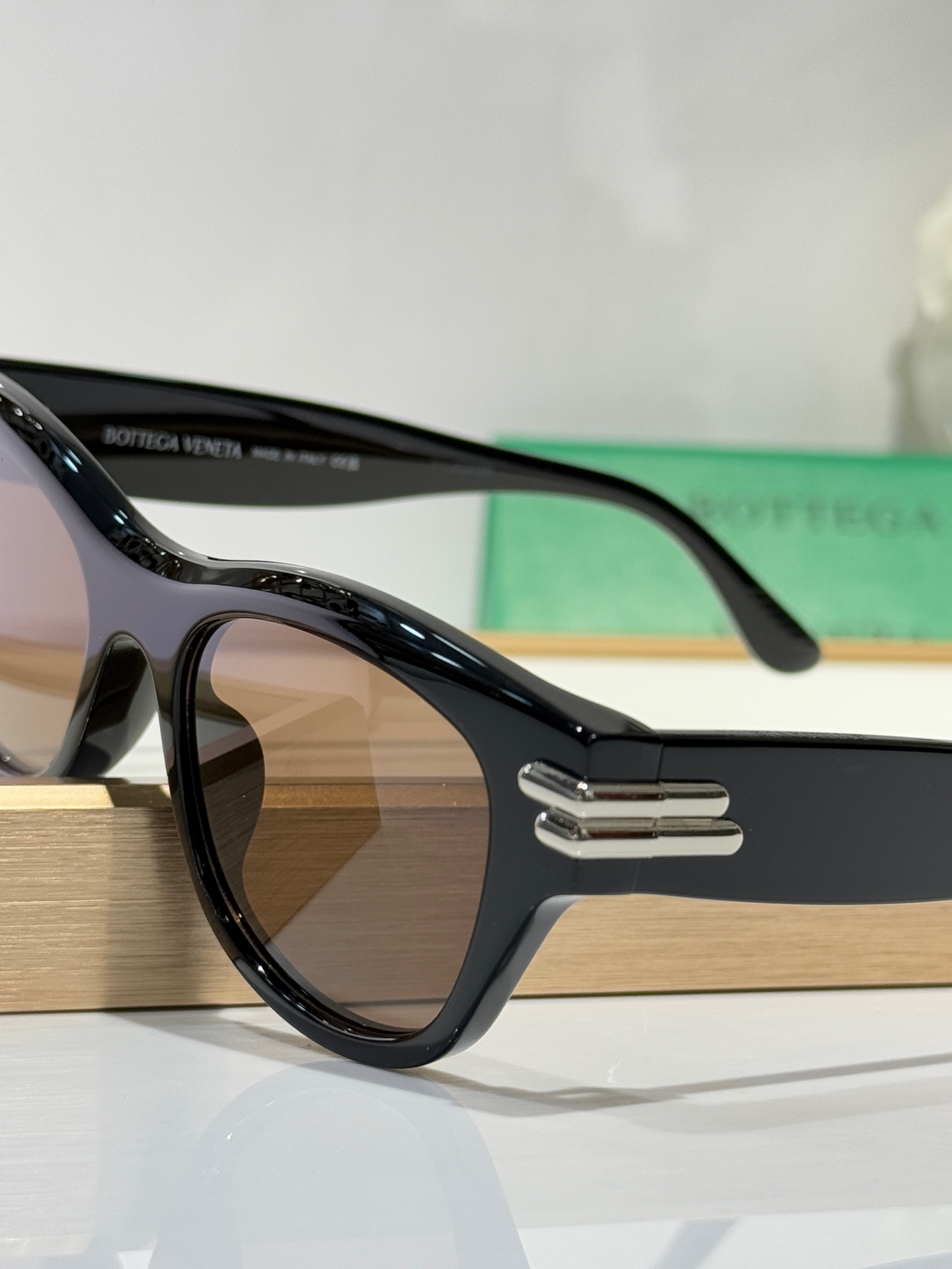  BOTTEGA VENETA 
MOD：1323SK 
Size：52-20-145
