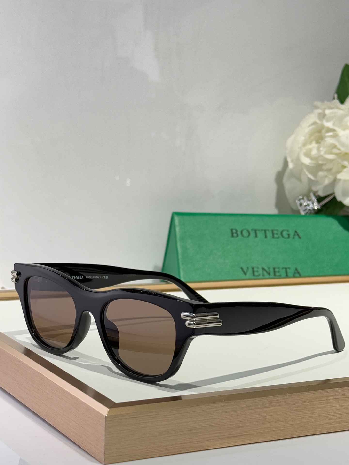  BOTTEGA VENETA 
MOD：1323SK 
Size：52-20-145

