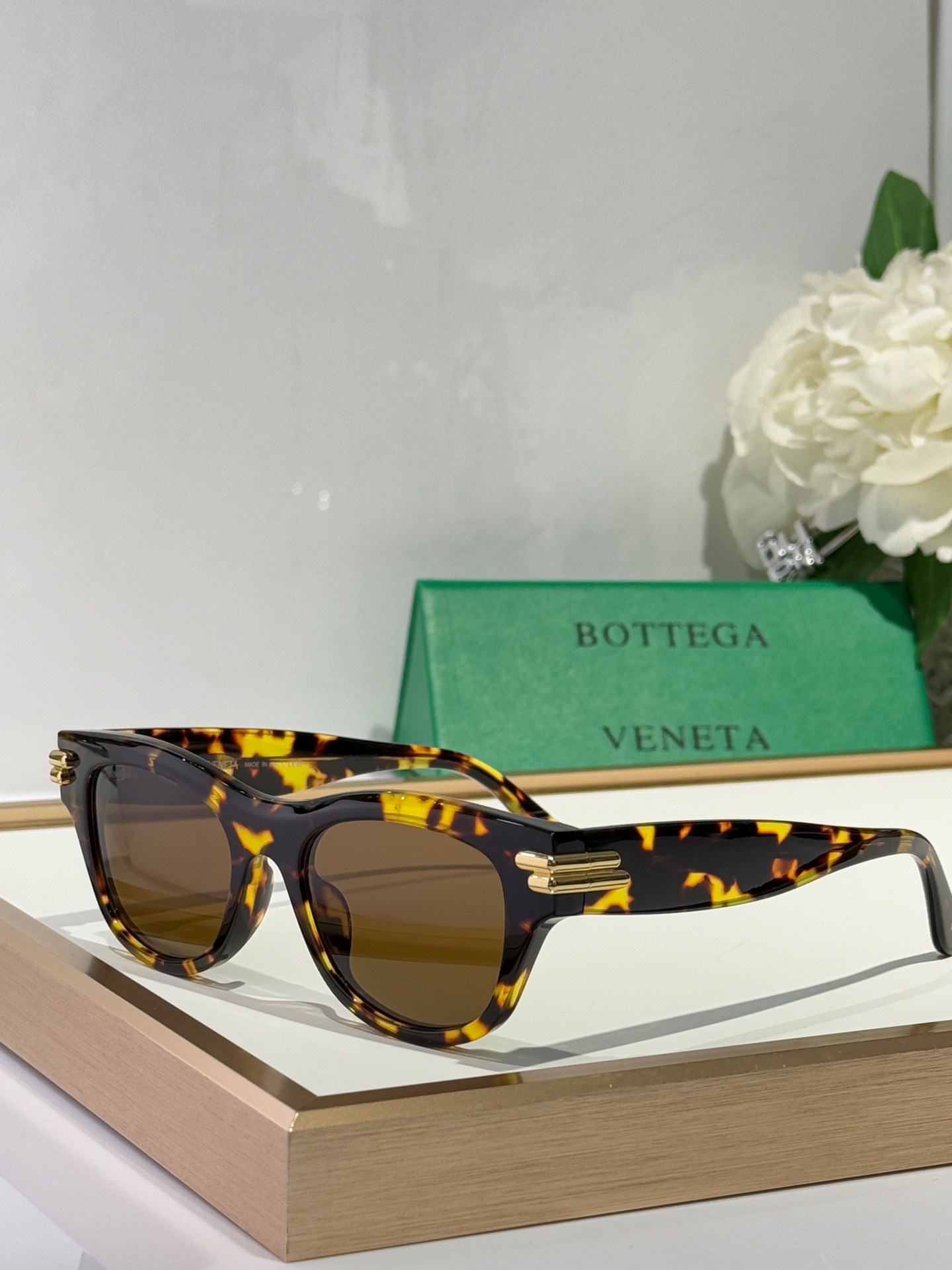  BOTTEGA VENETA 
MOD：1323SK 
Size：52-20-145
