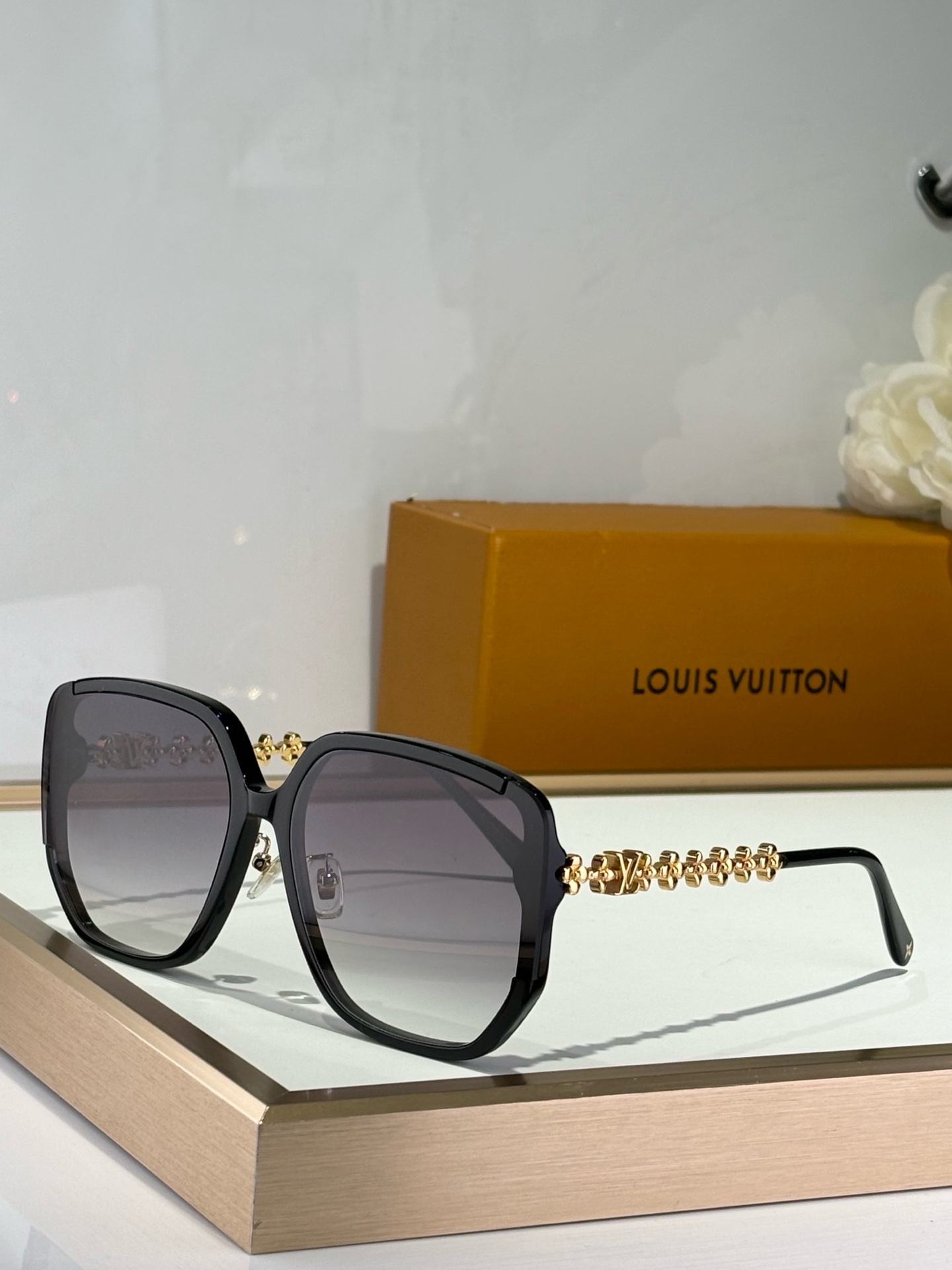  LOUIS
MOD：Z2457U
SIZE：59-18-145
