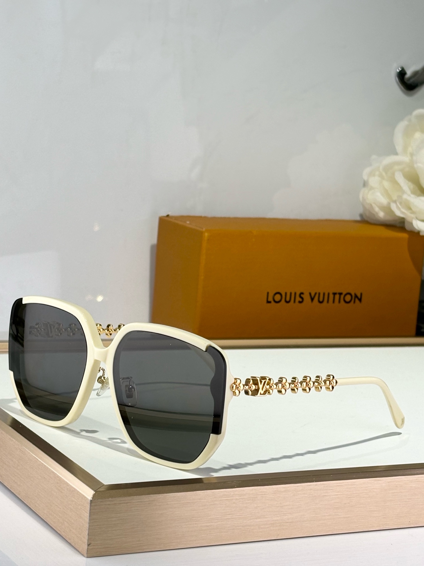  LOUIS
MOD：Z2457U
SIZE：59-18-145
