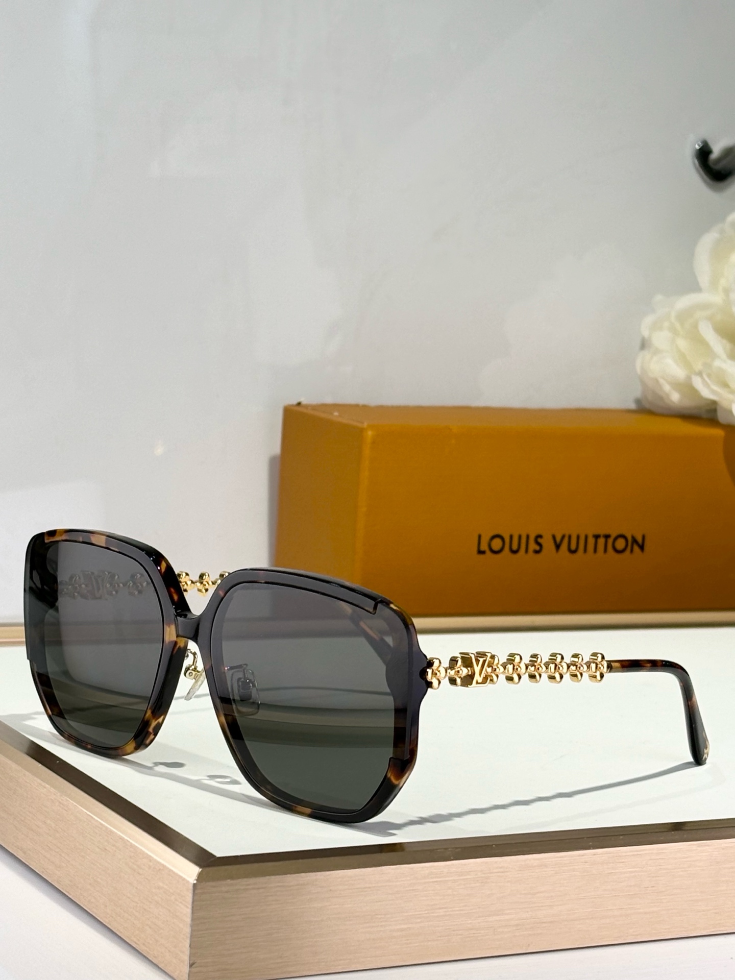  LOUIS
MOD：Z2457U
SIZE：59-18-145

