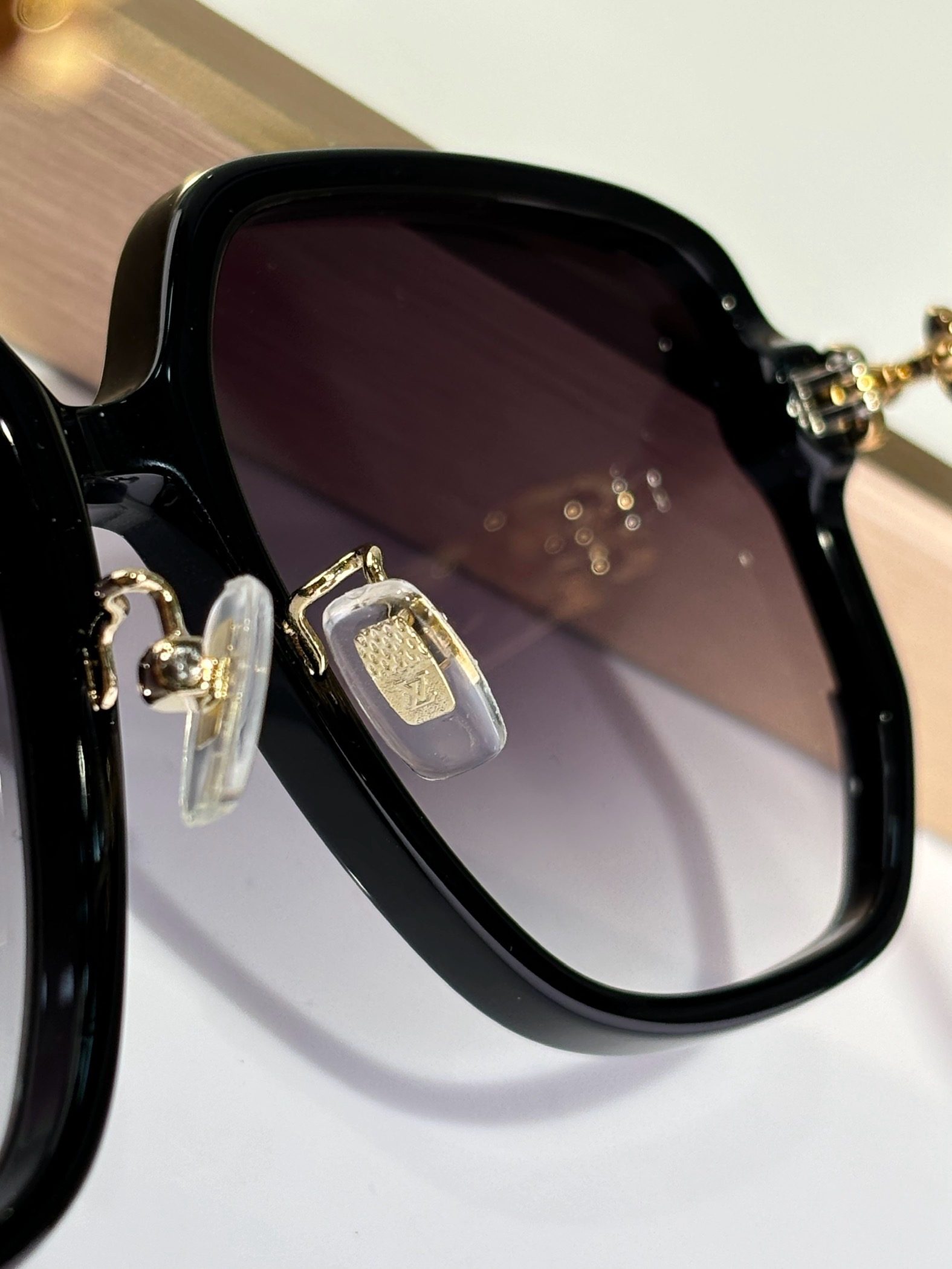  LOUIS
MOD：Z2457U
SIZE：59-18-145
