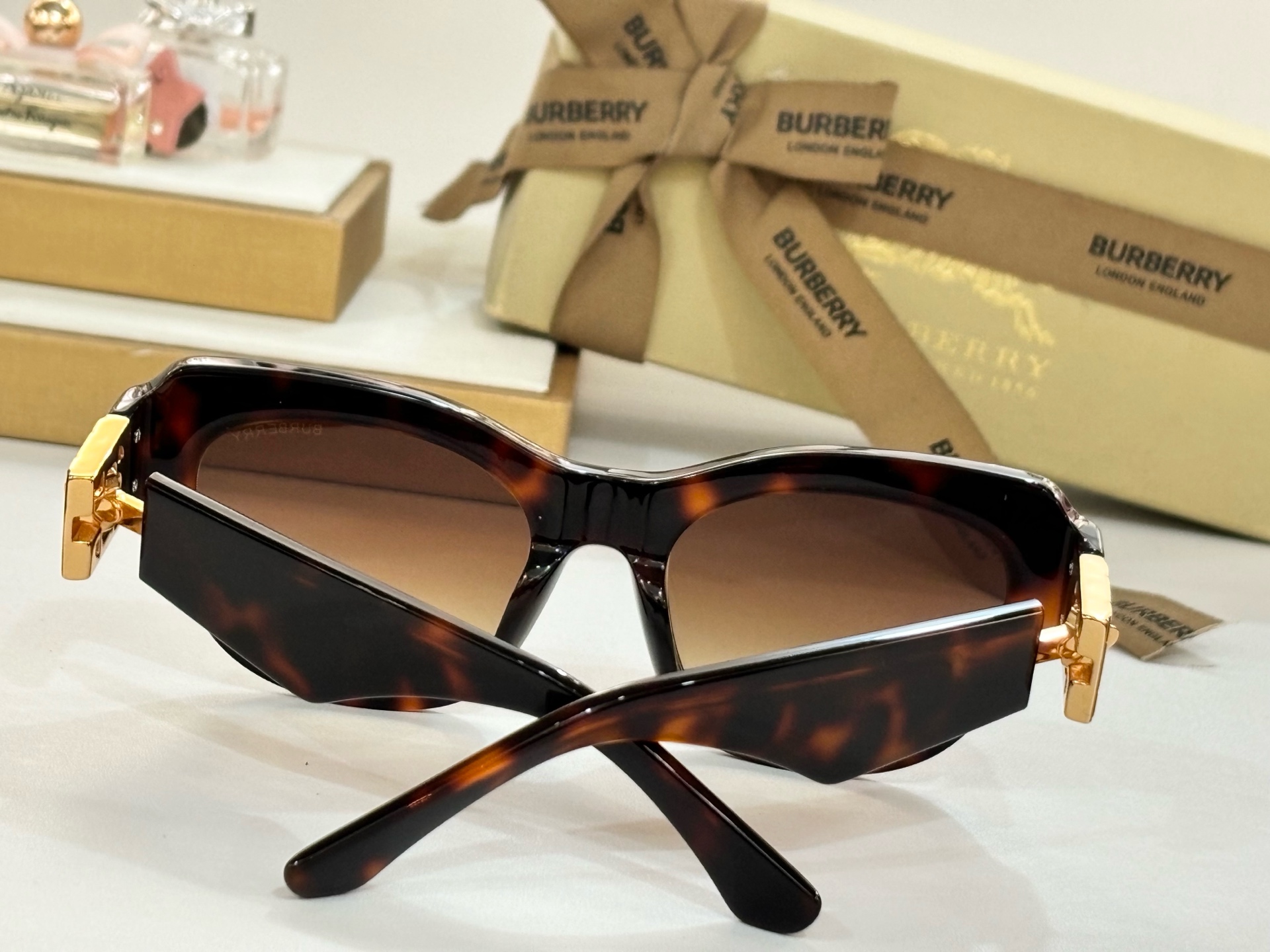  BURBERRY
MODBE4423
Size53-20-130
