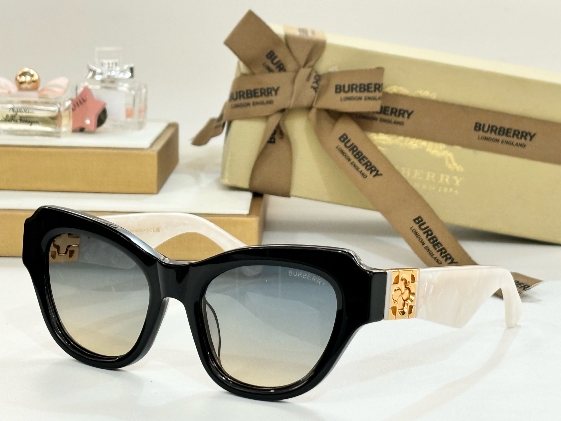  BURBERRY
MODBE4423
Size53-20-130
