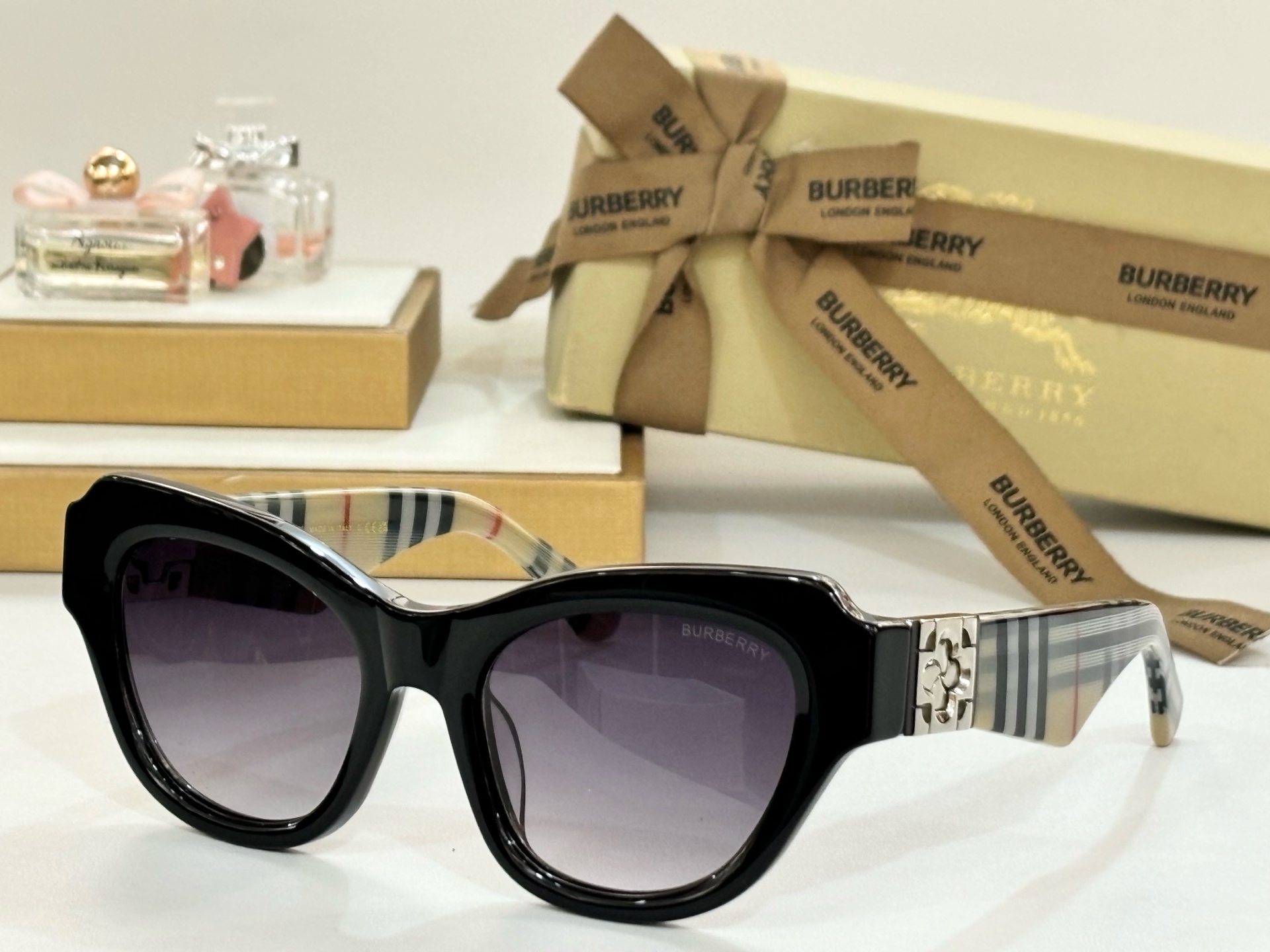  BURBERRY
MODBE4423
Size53-20-130
