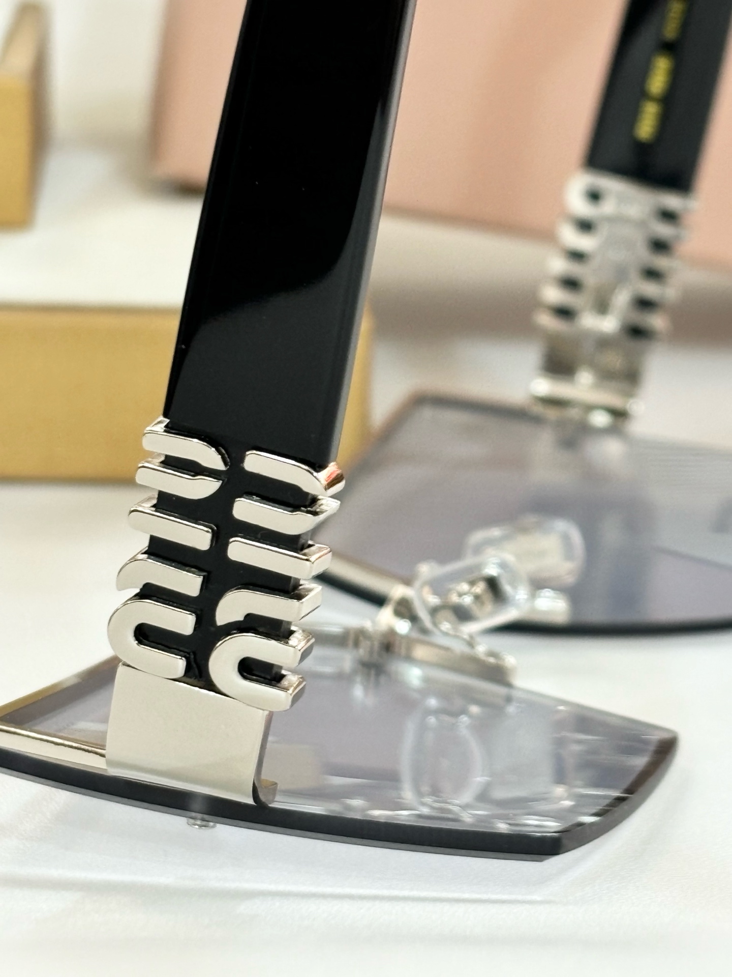  MIUMIU
MODMU117AV
SIZE63-14-140
