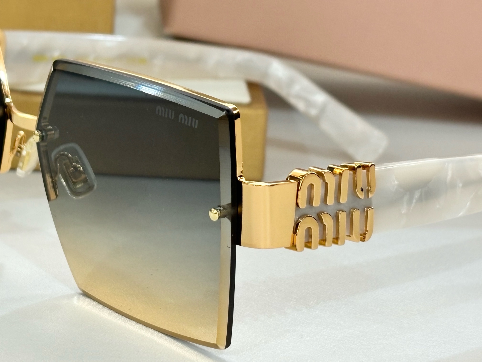  MIUMIU
MODMU117AV
SIZE63-14-140
