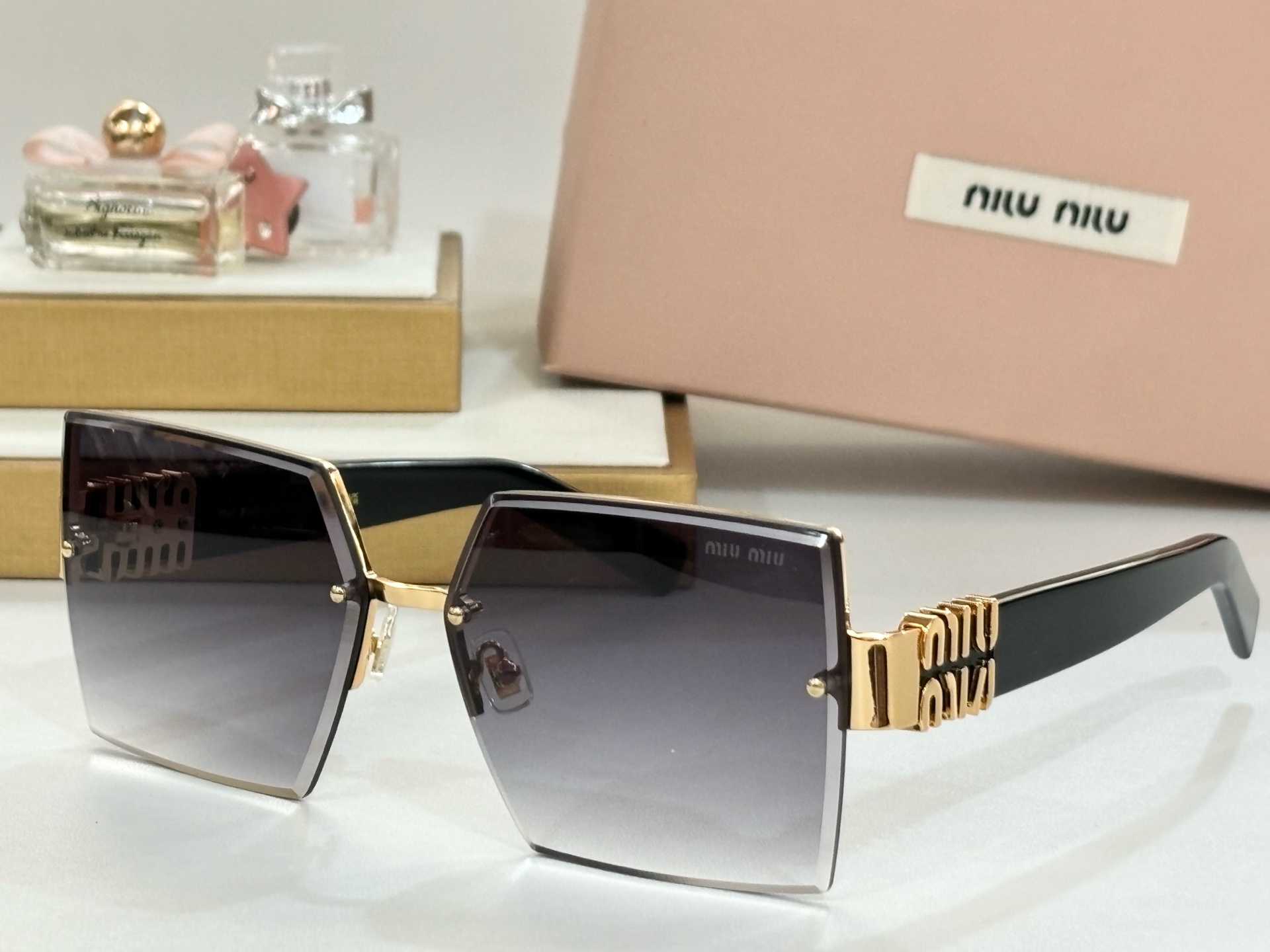  MIUMIU
MODMU117AV
SIZE63-14-140
