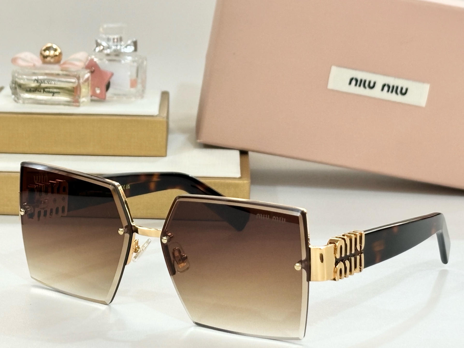  MIUMIU
MODMU117AV
SIZE63-14-140
