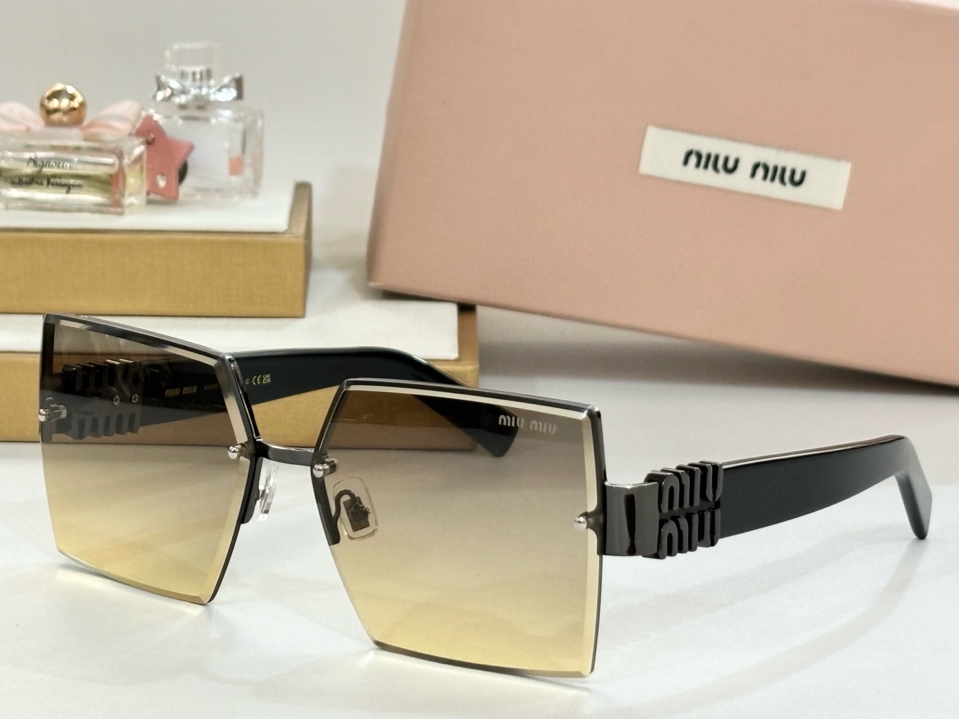  MIUMIU
MODMU117AV
SIZE63-14-140
