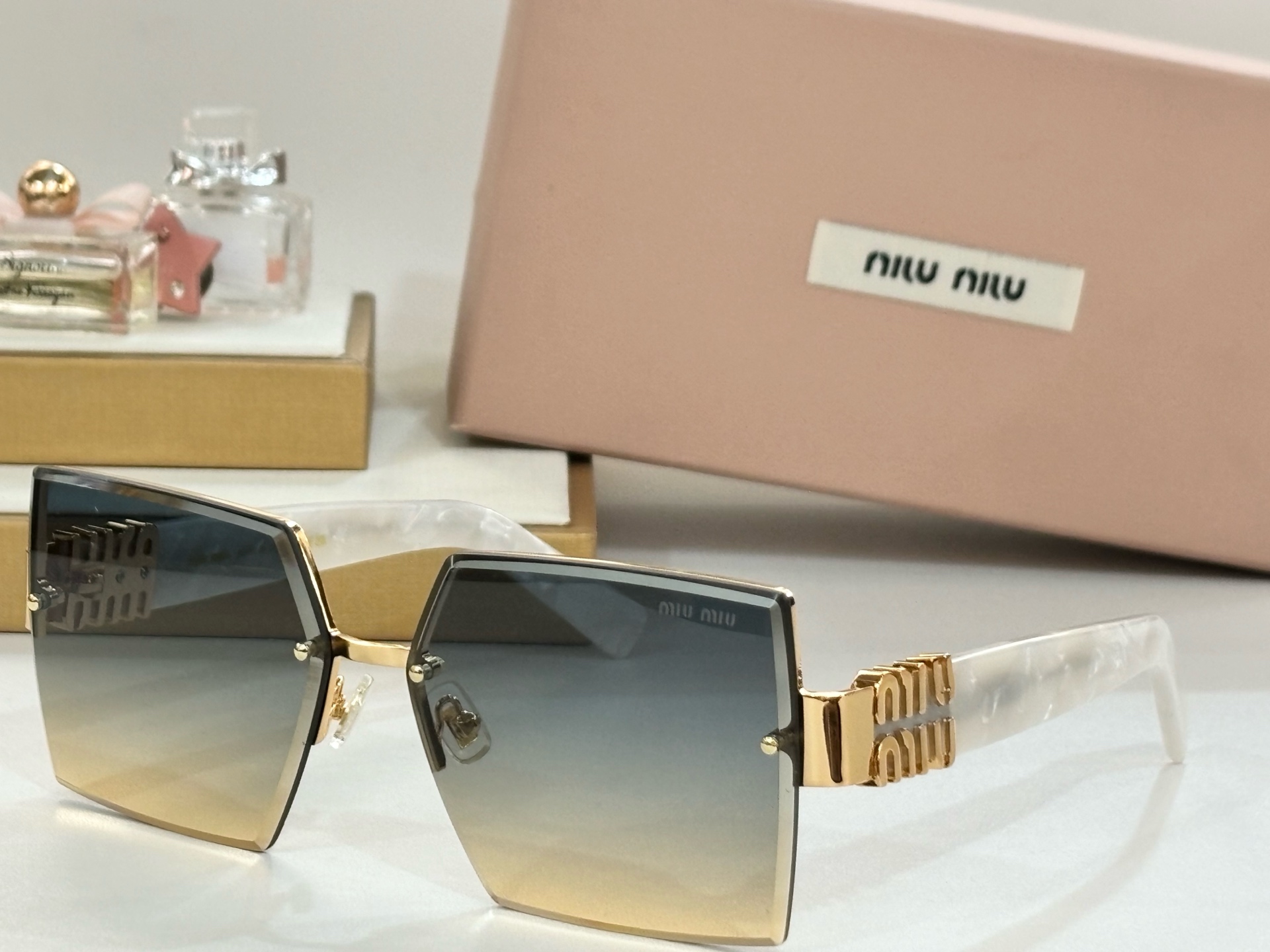  MIUMIU
MODMU117AV
SIZE63-14-140
