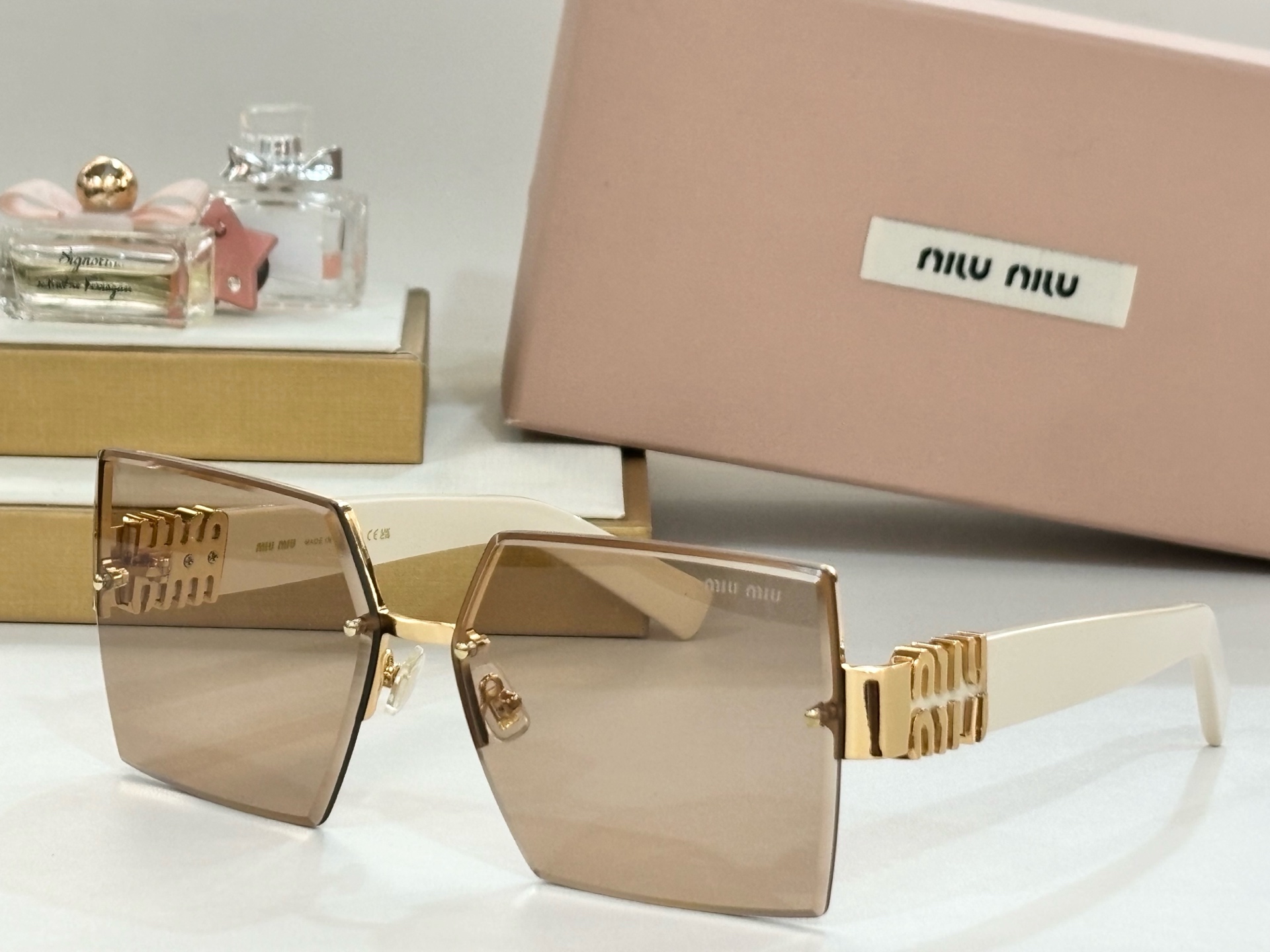  MIUMIU
MODMU117AV
SIZE63-14-140

