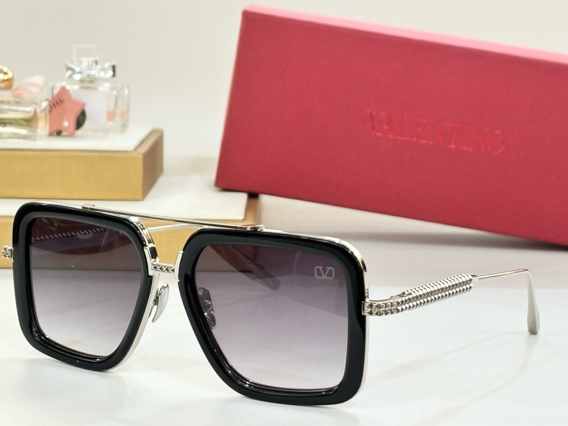  VALENTINO
MODVA5041
Size54-18-143
