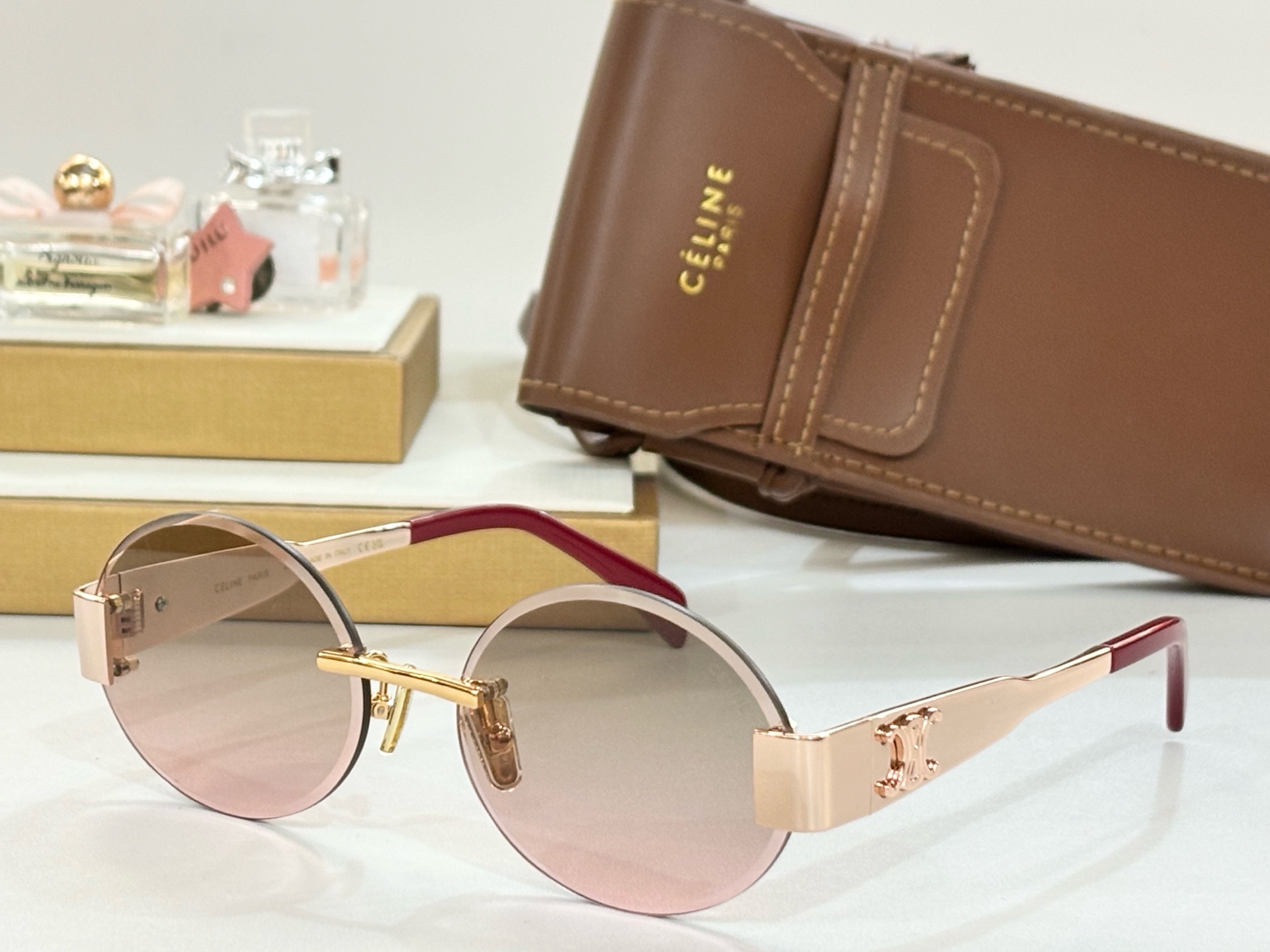  Celine
ModCL42121U
SIZE56-17-142
