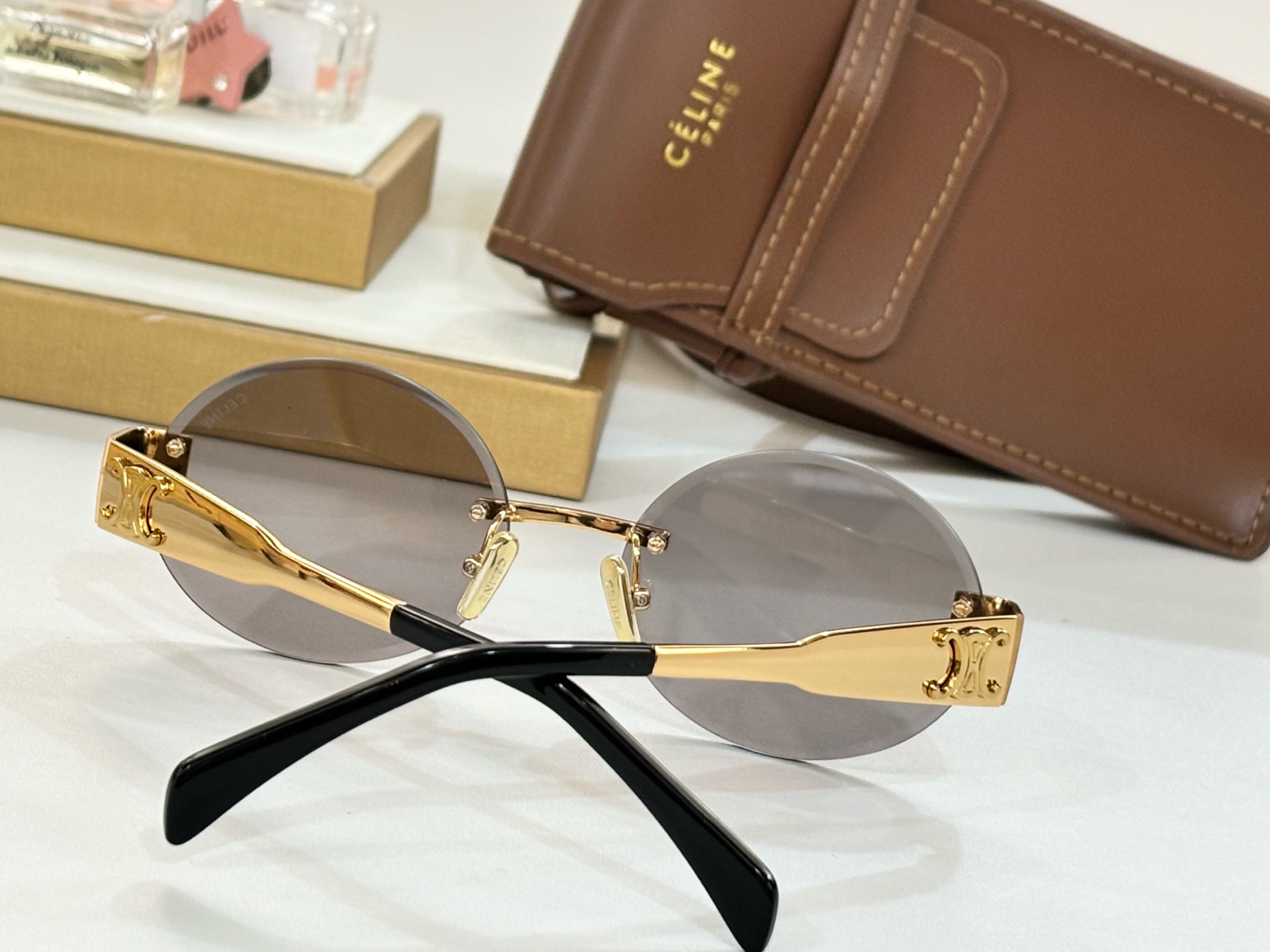 Celine
ModCL42121U
SIZE56-17-142
