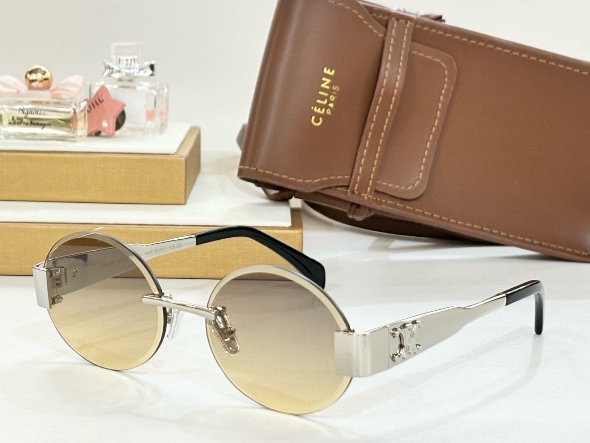  Celine
ModCL42121U
SIZE56-17-142
