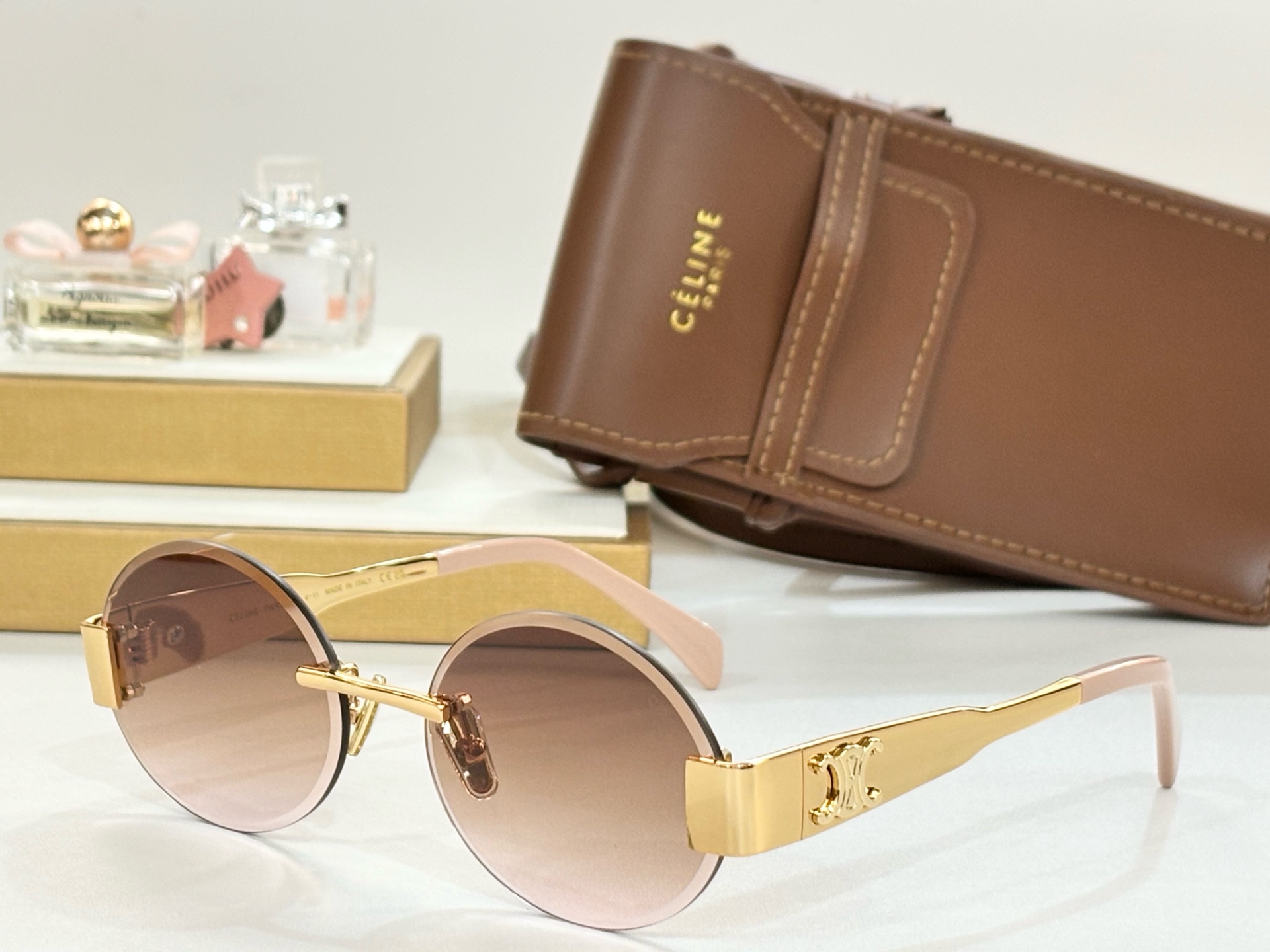  Celine
ModCL42121U
SIZE56-17-142
