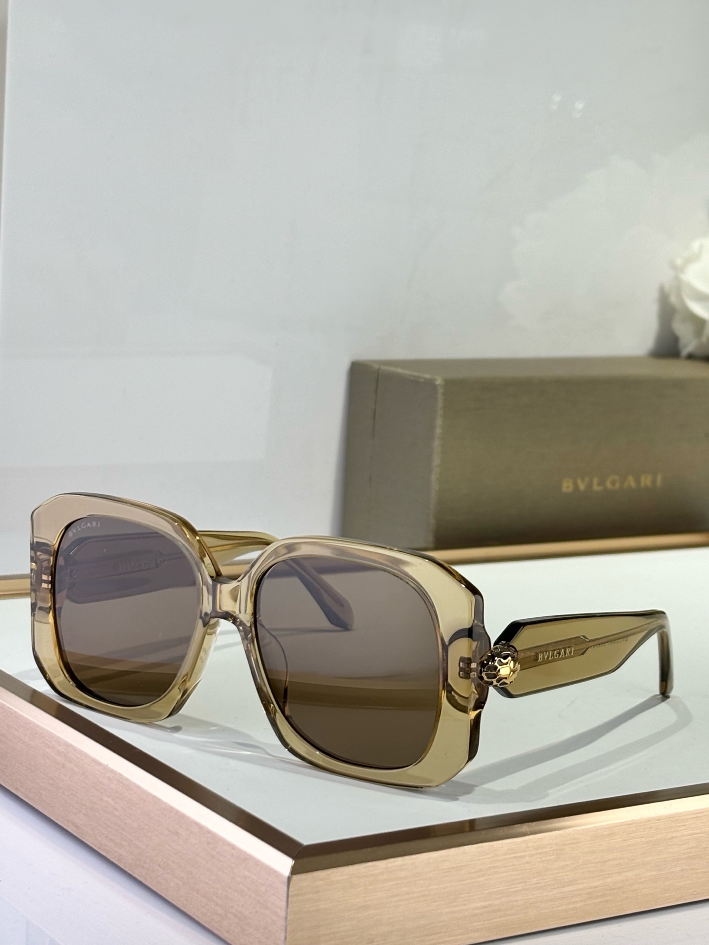 ￼   BVLGARI
MOD：BV40012
SIZE：55-18-140
