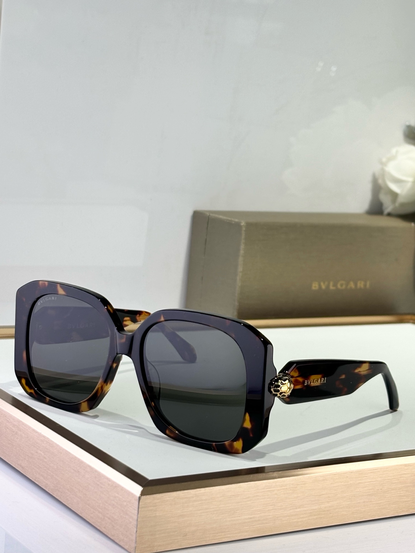 ￼   BVLGARI
MOD：BV40012
SIZE：55-18-140
