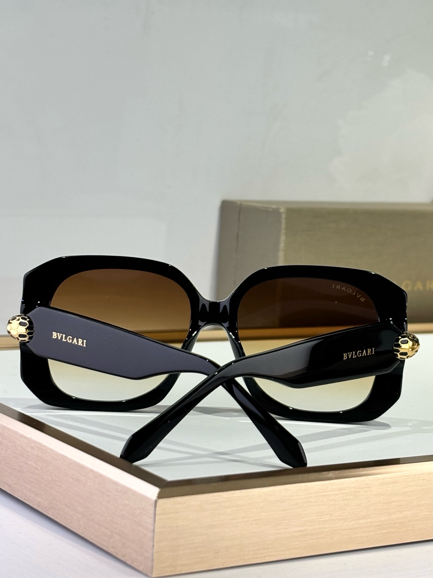 ￼   BVLGARI
MOD：BV40012
SIZE：55-18-140
