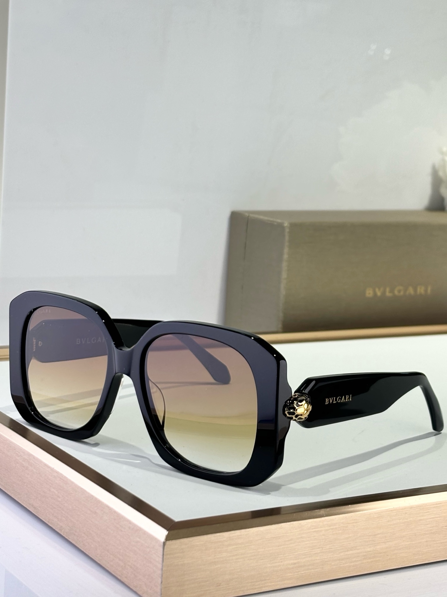 ￼   BVLGARI
MOD：BV40012
SIZE：55-18-140
