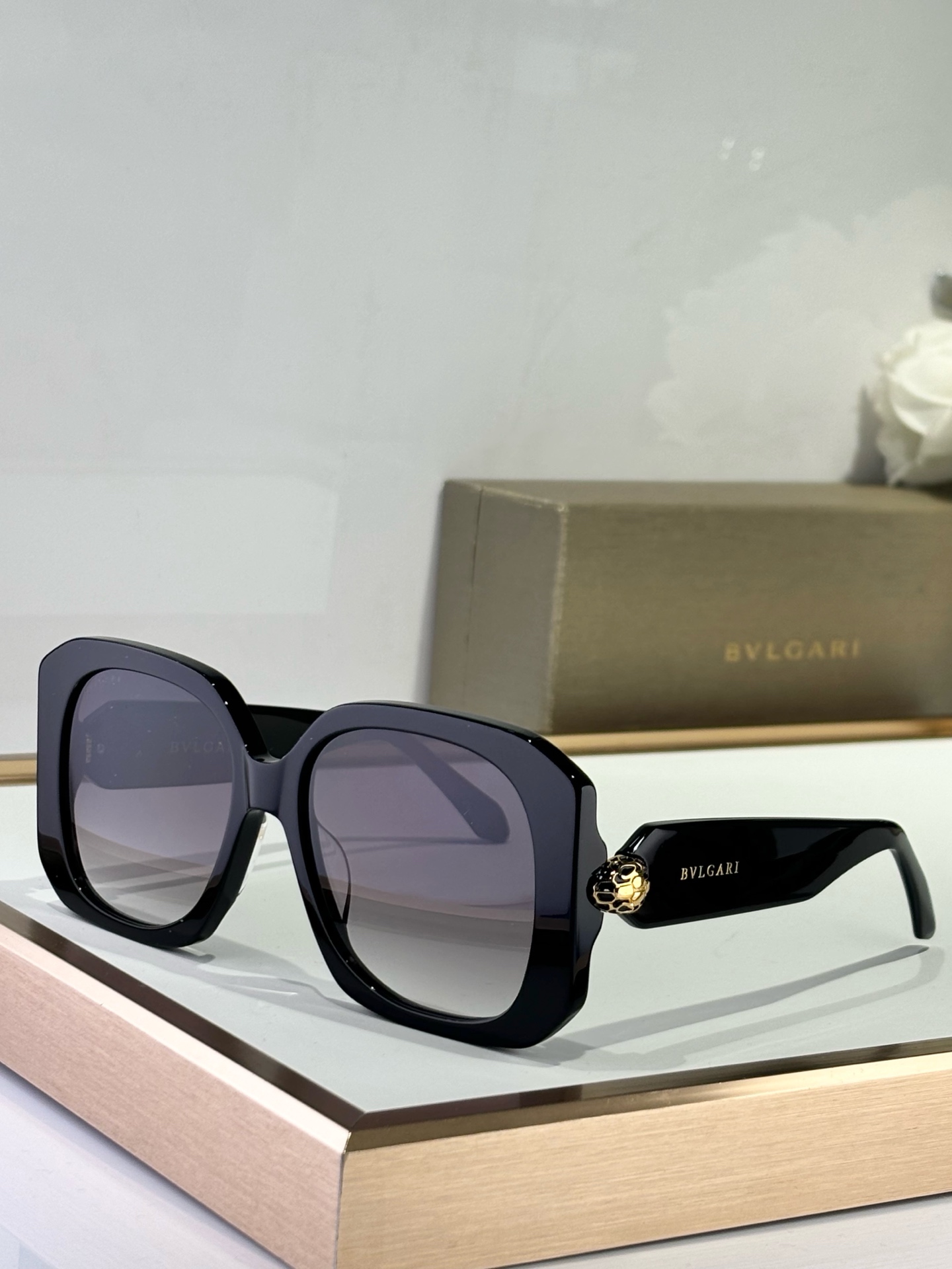 ￼   BVLGARI
MOD：BV40012
SIZE：55-18-140
