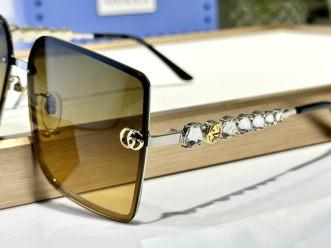  Gucci
ModGG 0689
Size59-16-145
