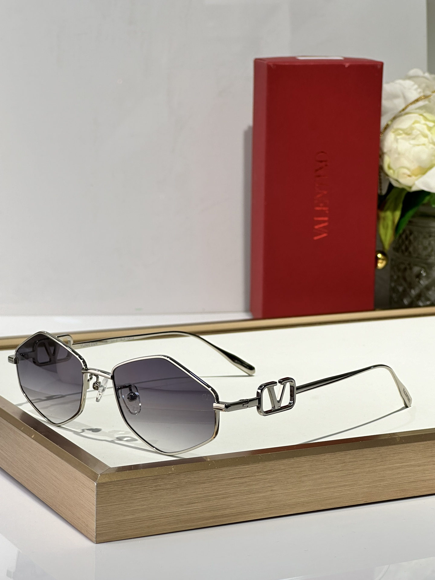  VALENTINO
MOD：VLS138A 
SIZE：53-18-145
