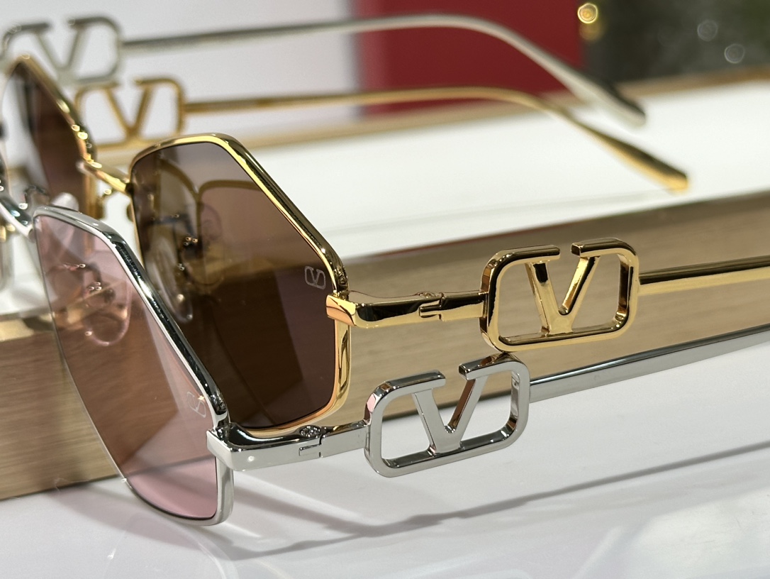  VALENTINO
MOD：VLS138A 
SIZE：53-18-145
