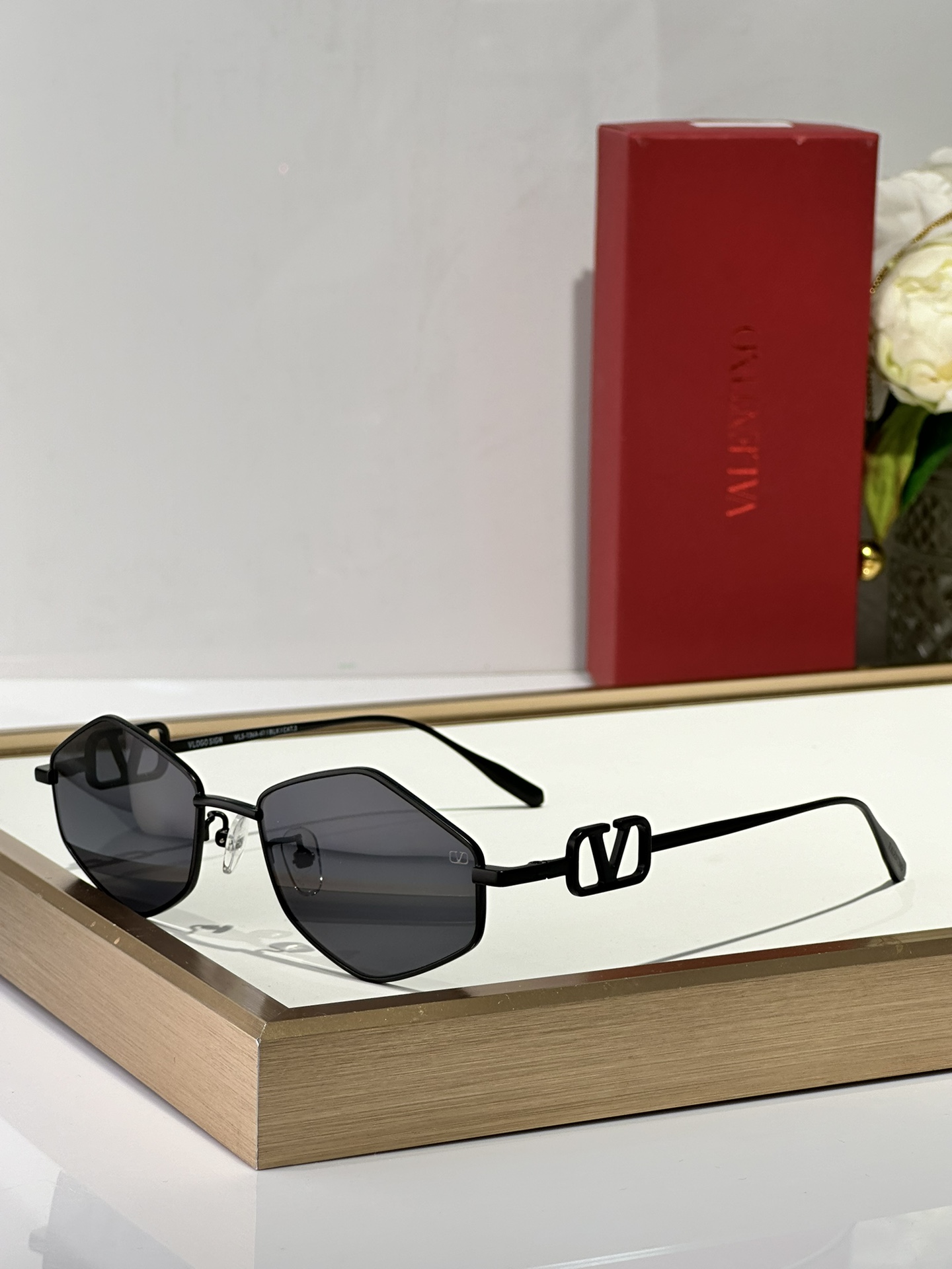  VALENTINO
MOD：VLS138A 
SIZE：53-18-145
