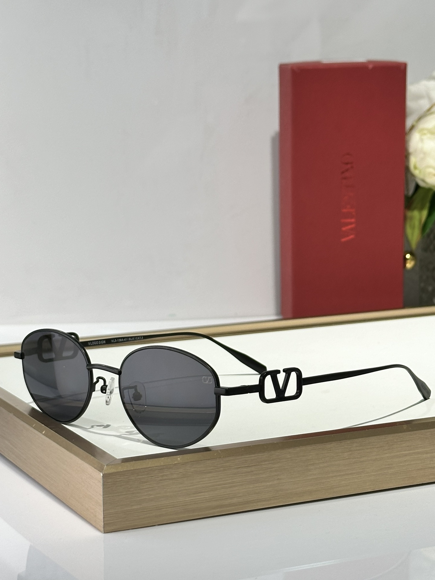  VALENTINO
MOD：VLS138A 
SIZE：53-18-145
