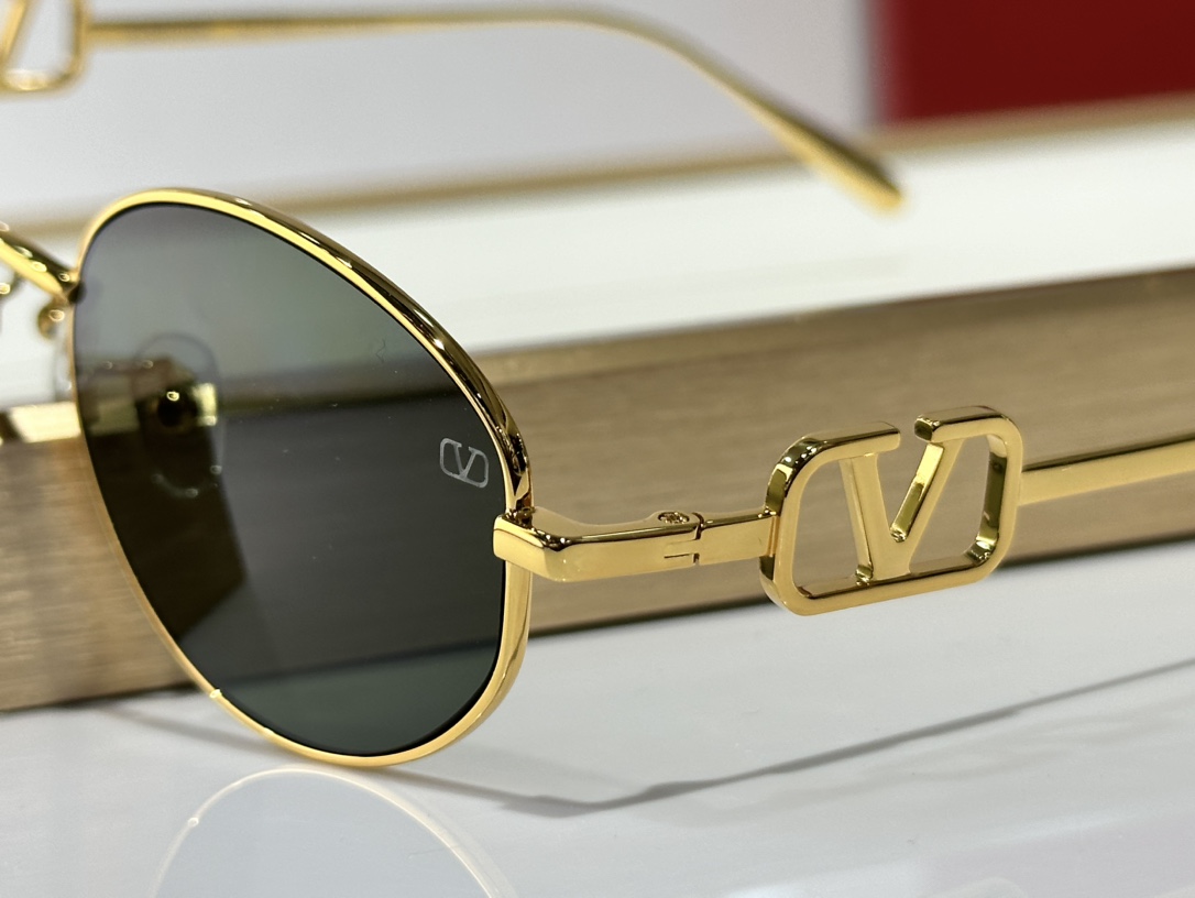  VALENTINO
MOD：VLS138A 
SIZE：53-18-145
